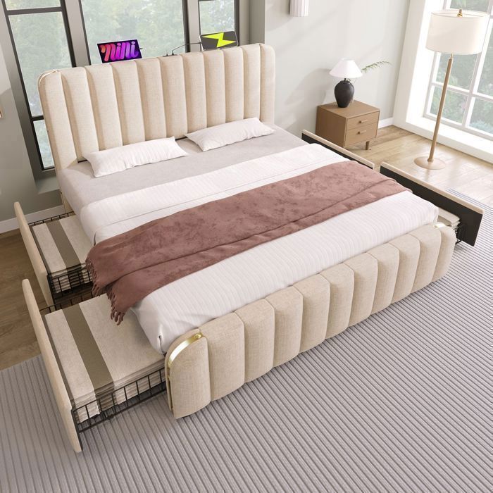 Letto contenitore 180x200 cm con 4 cassetti scorrevoli, letto matrimoniale, rete a doghe inclusa, rivestimento in lino beige, porte USB, robusta struttura in metallo.
