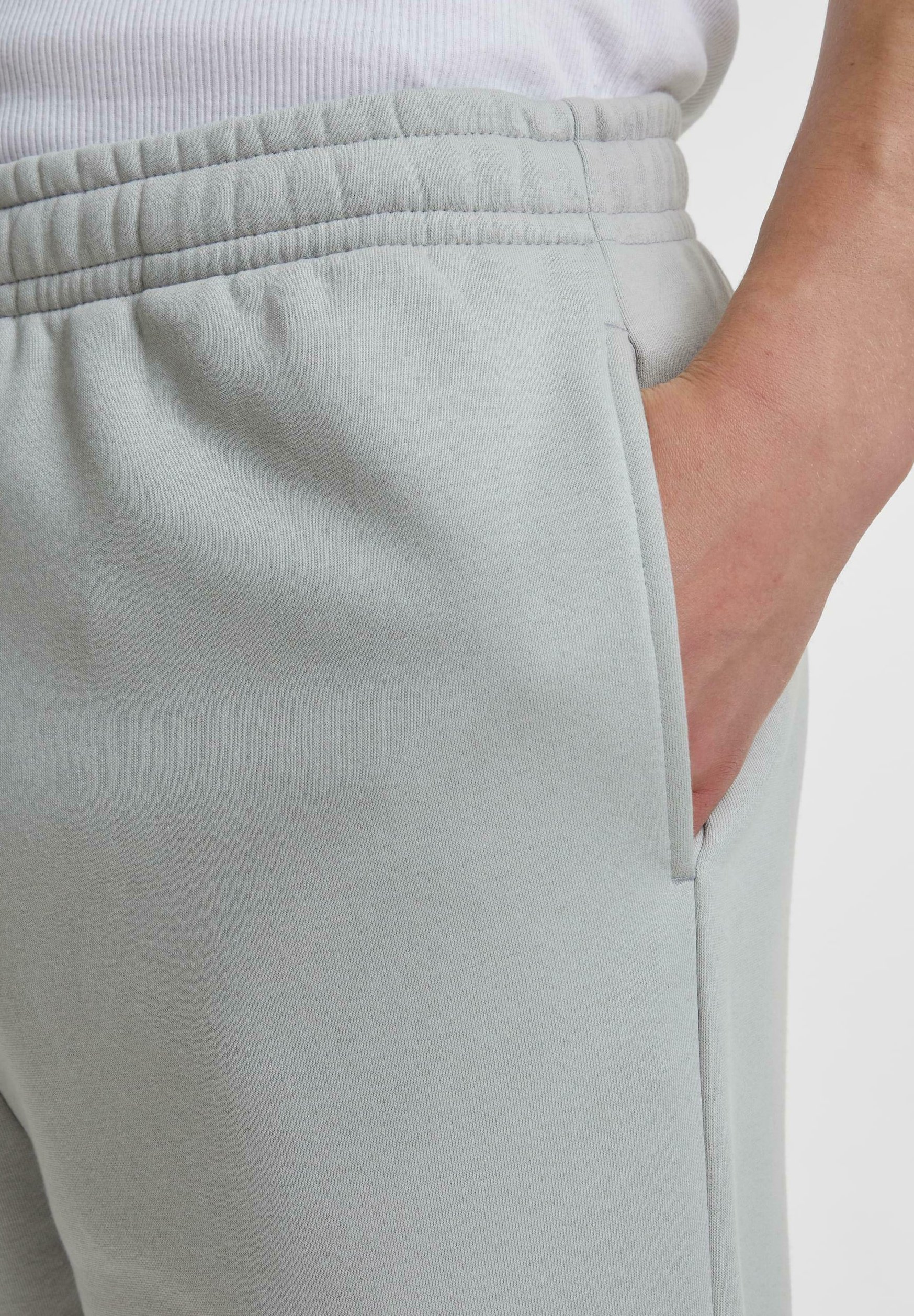Pantaloni della tuta Urban Classics - asfalto chiaro