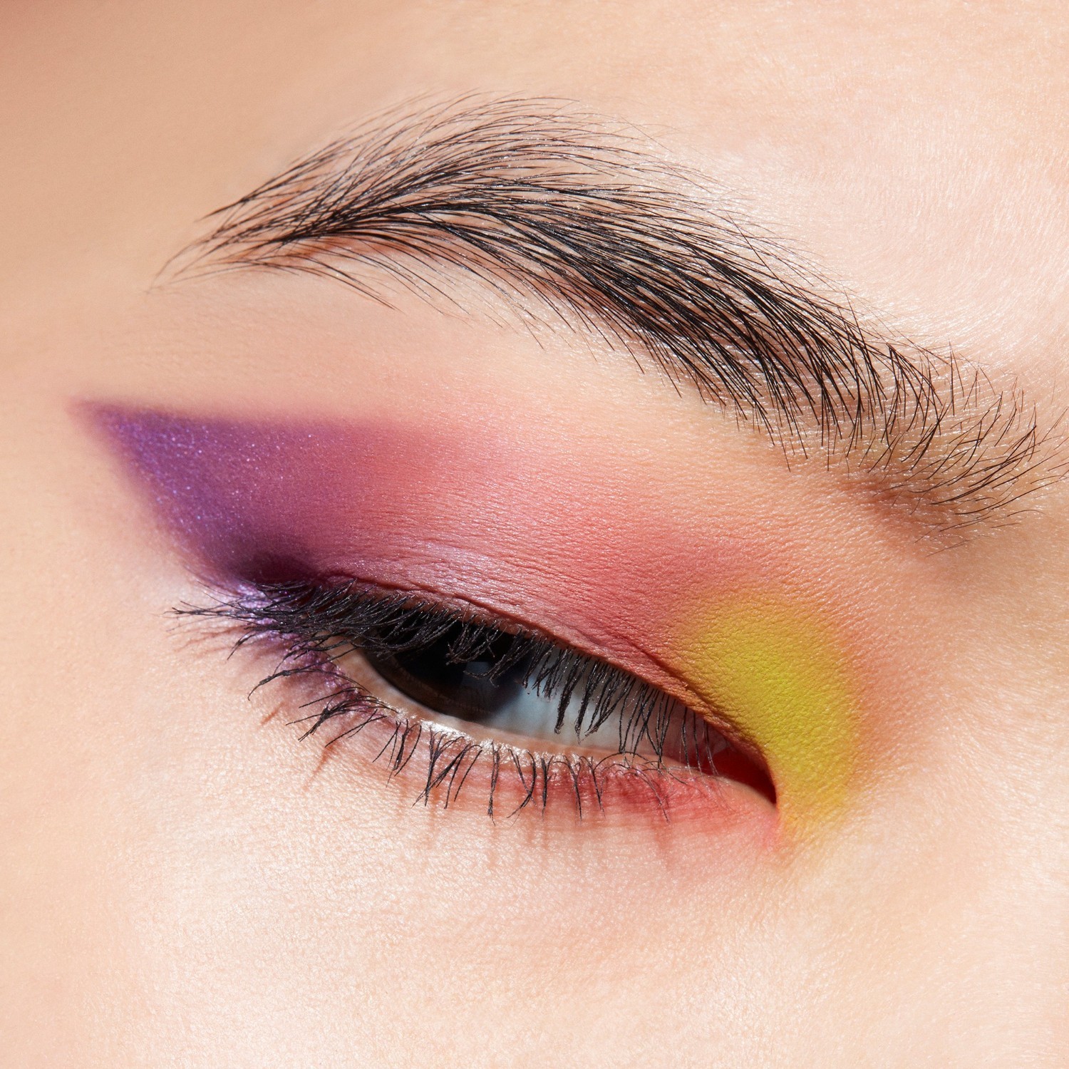 Paleta senčil za oči MAC Eyeshadow Connect In – 12,2 g