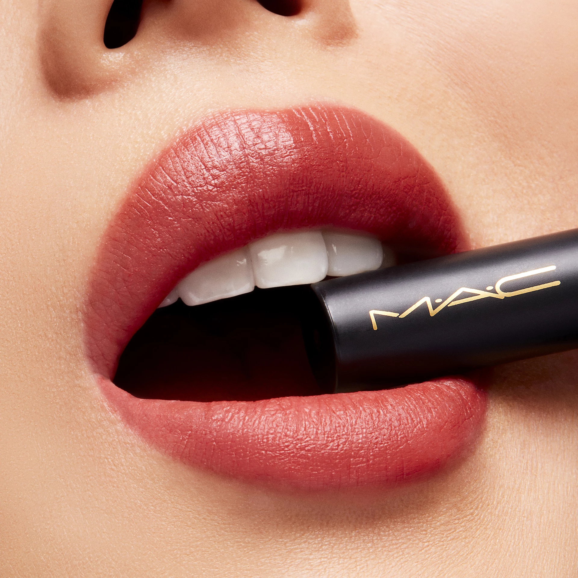 Powder Kiss Velvet Blur Slim Stick Sweet Cinnamon - MAC