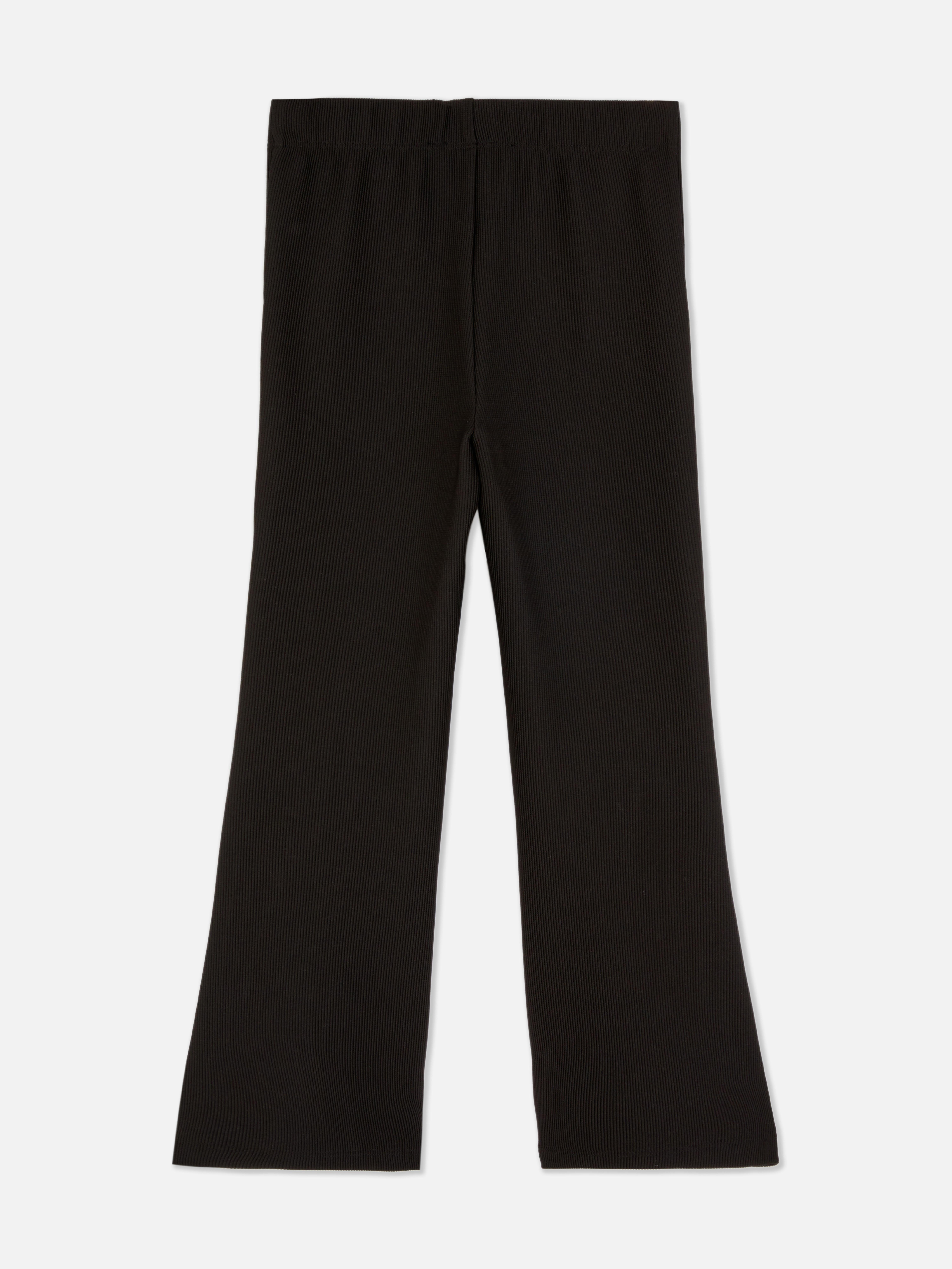 Stretchhose mit weitem Bein. Hose mit weitem Bein und elastischem Bund.