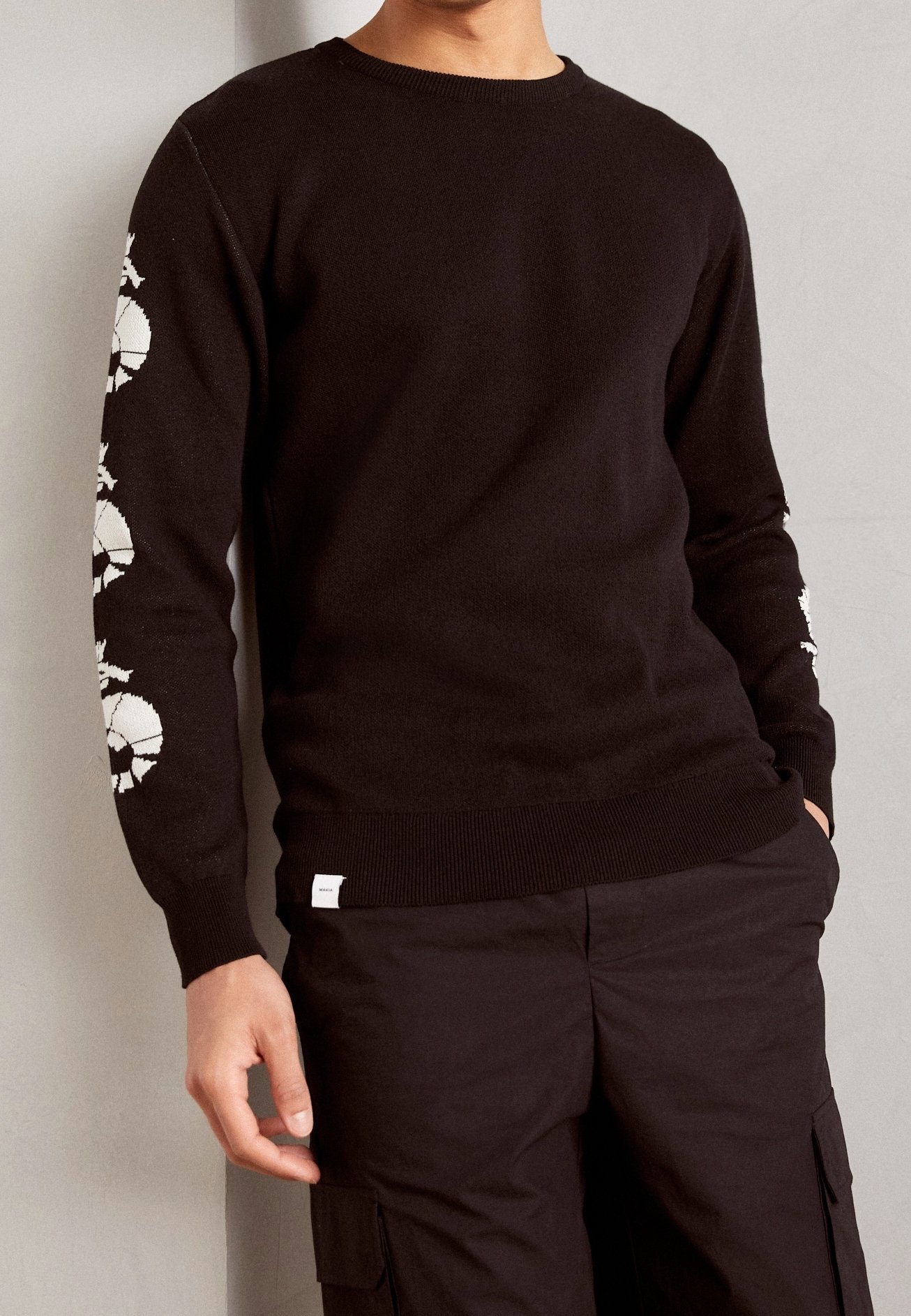 Pull Makia - noir
