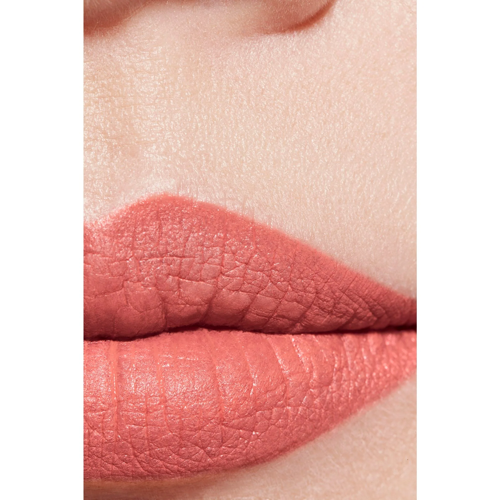 ROUGE ALLURE VELVET - IL ROSSETTO VELLUTATO LUMINOSO
