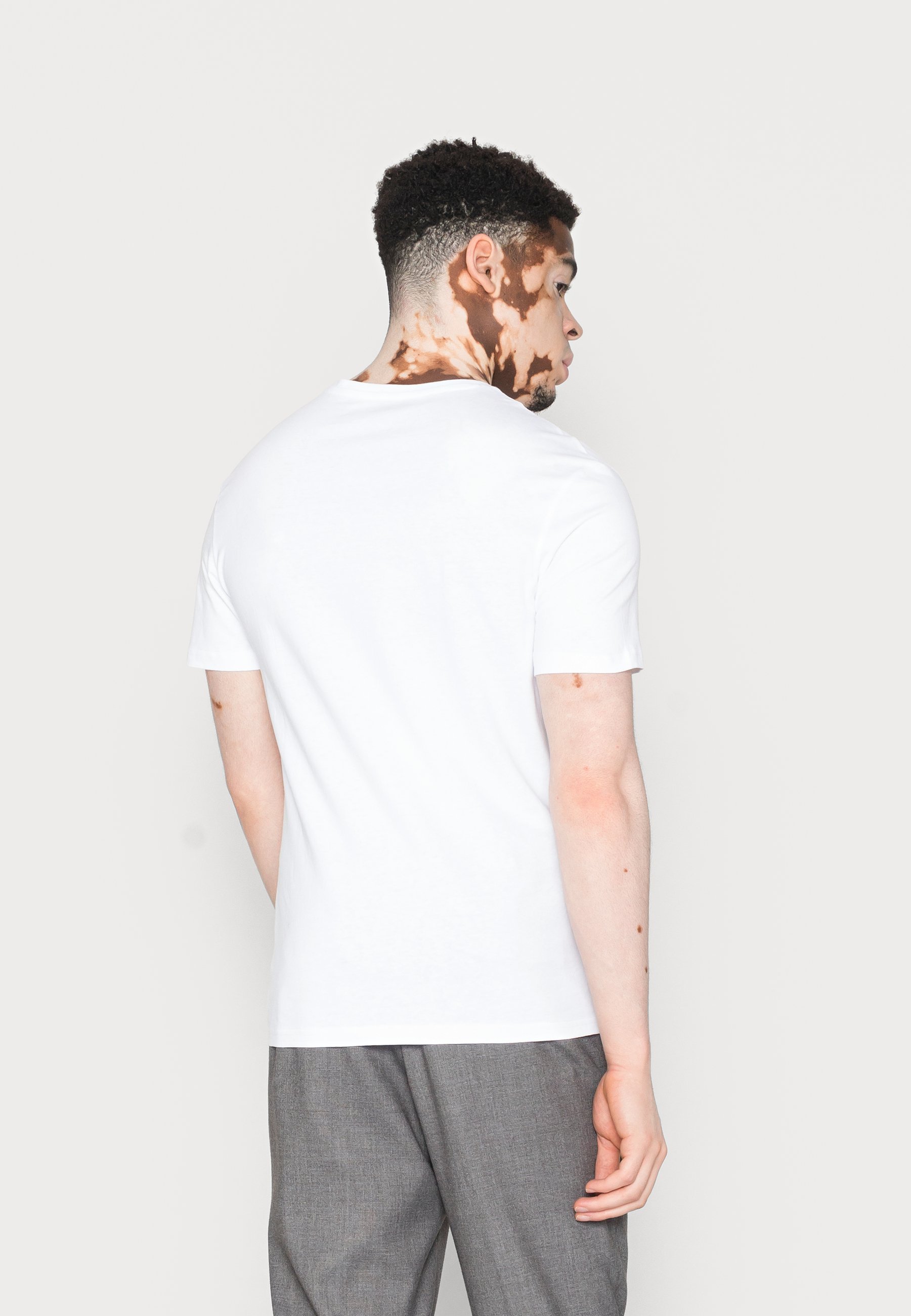 Pier One 10er-Pack – Basic-T-Shirt – weiß/schwarz