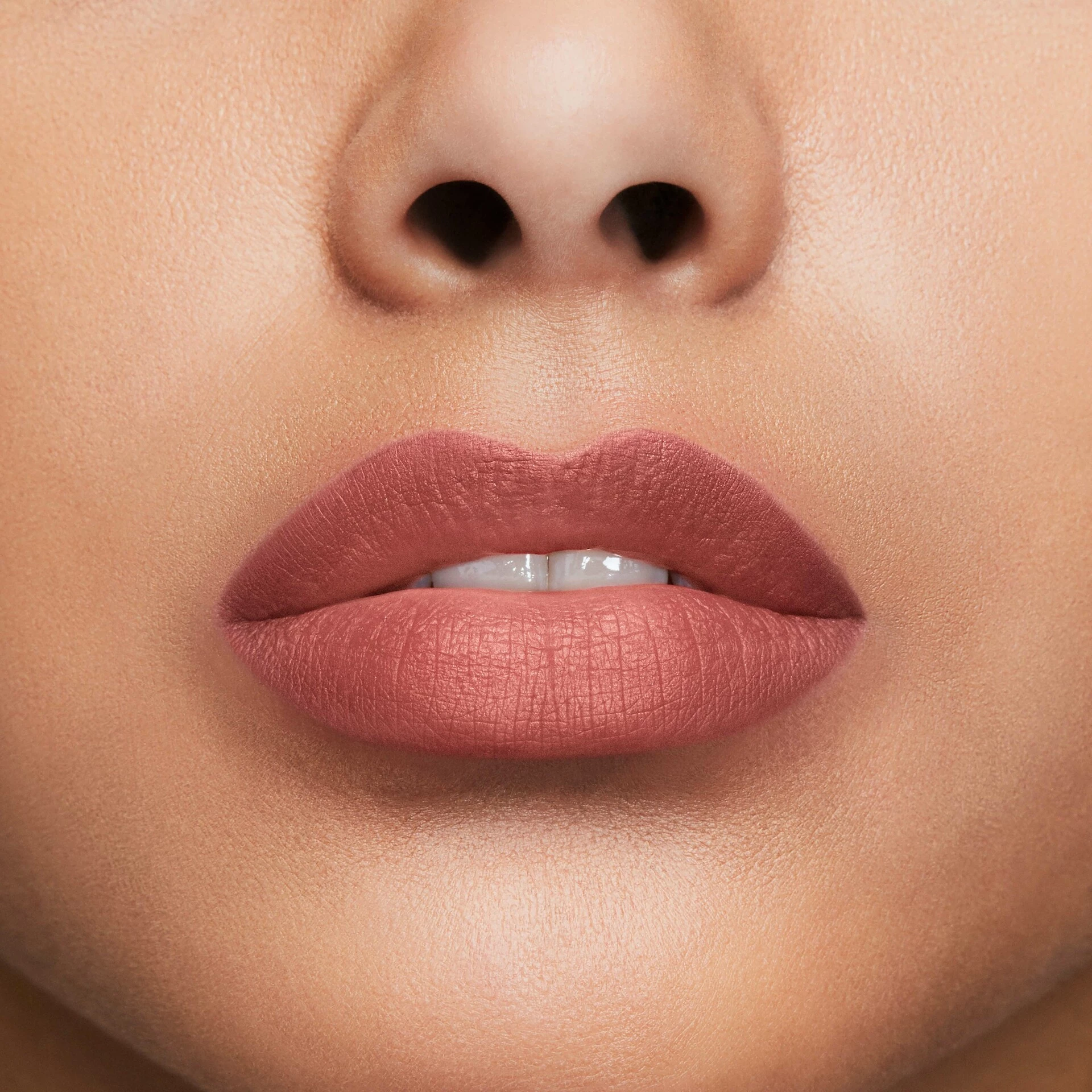 Creion de buze Power Line Plumping Hush Hush Henna - Buxom