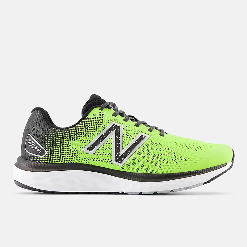 Ανδρικό Fresh Foam 680v7 - Τριάντα Watt με μαύρο και ασημί μεταλλικό φινίρισμα