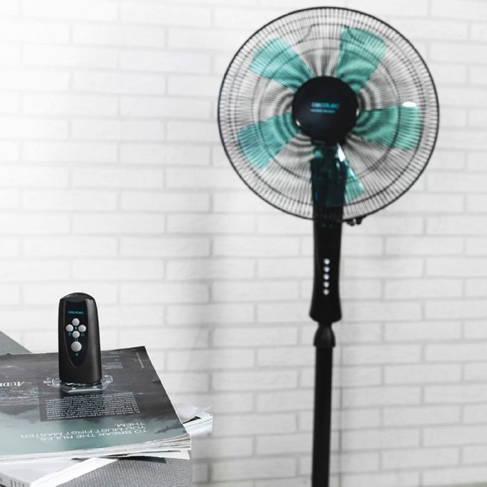 Ventilador de pedestal Cecotec EnergySilence 530 con conexión eléctrica, control remoto y temporizador, color negro. 50 W, 5 aspas (40 cm).