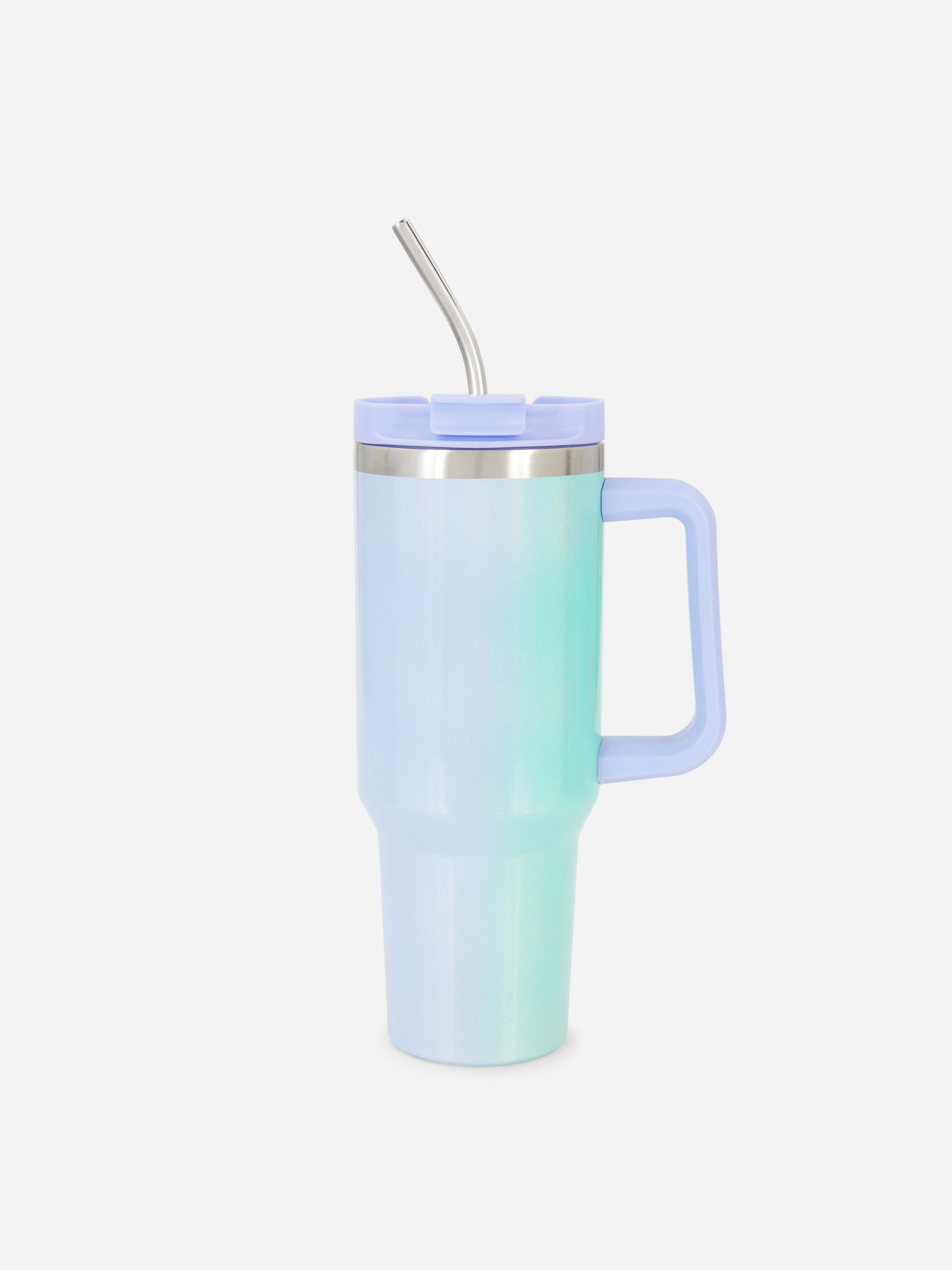 Cană de călătorie din oțel inoxidabil cu pai 1180 ml Potolește-ți setea cu stil cu această cană mare de călătorie de peste un litru.