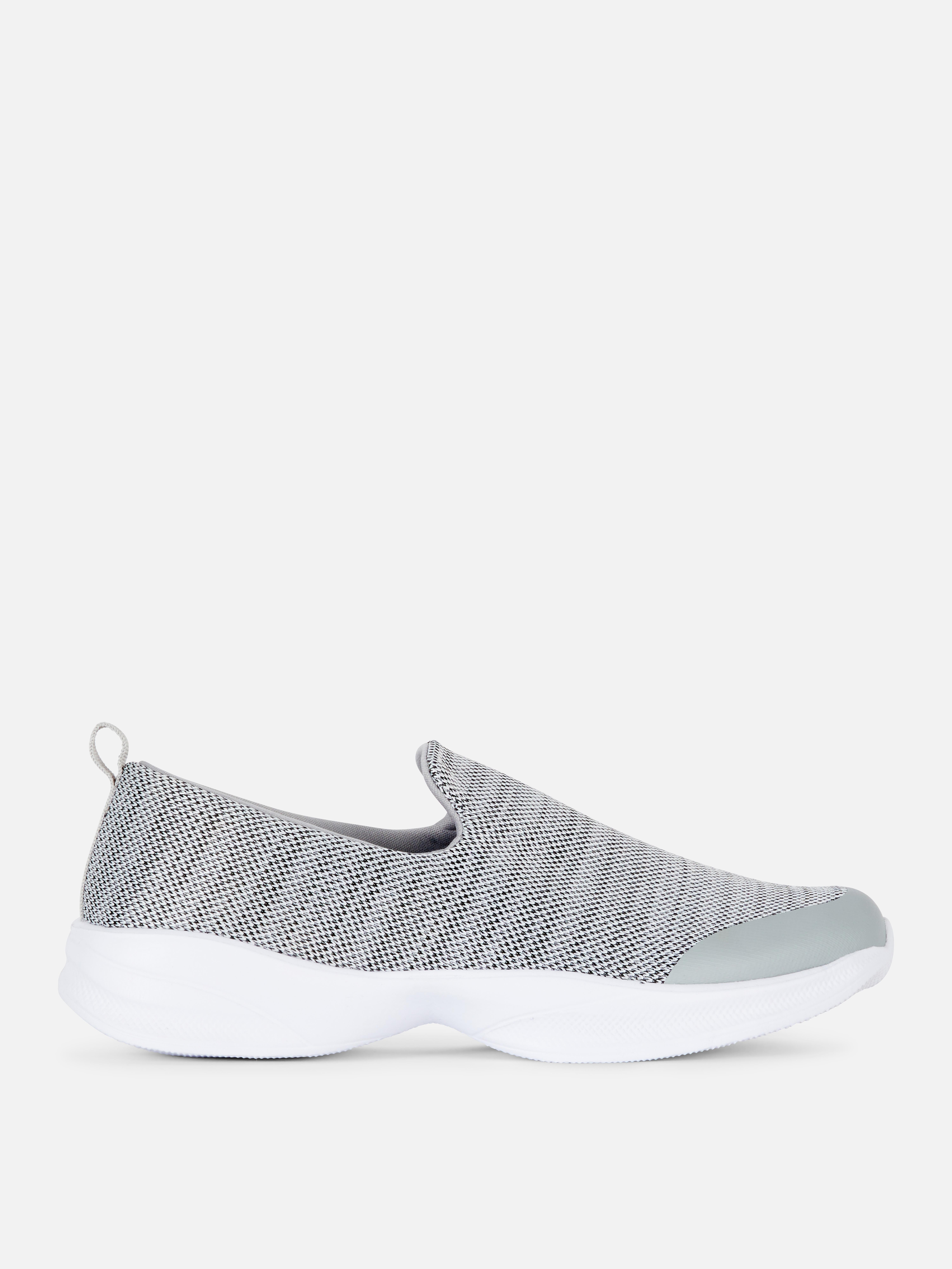 Sportliche Slipper aus Stoff Diese Must-have-Slipper vereinen eine sportliche Ästhetik mit weichem Tragekomfort!