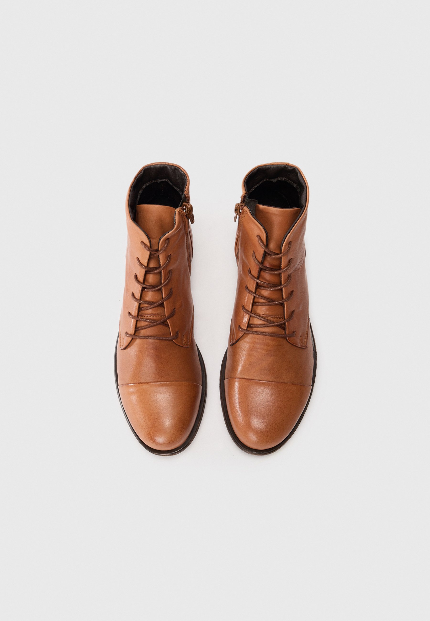 Anna Field LEATHER - Enkellaarsjes met vetersluiting - cognac