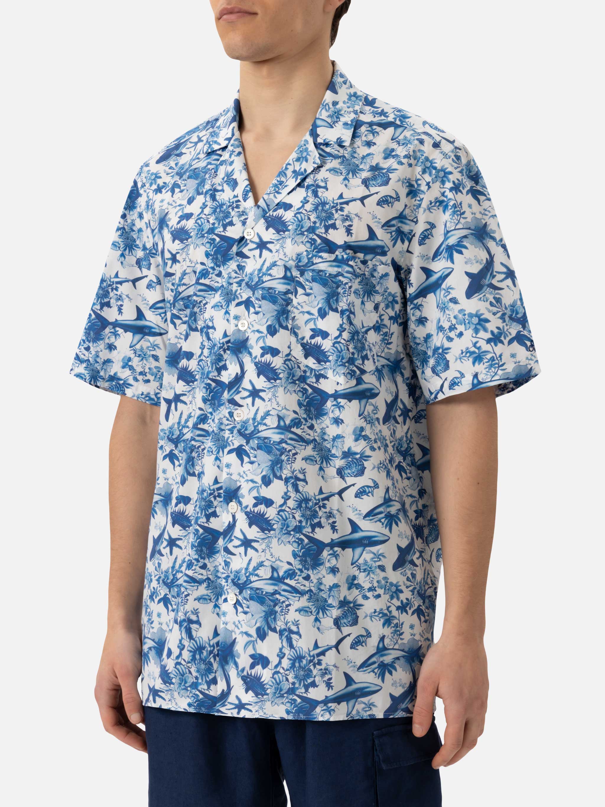 Kalea katoenen shirt met haaienprint | Ontwerp mede ontwikkeld door RI (AI)