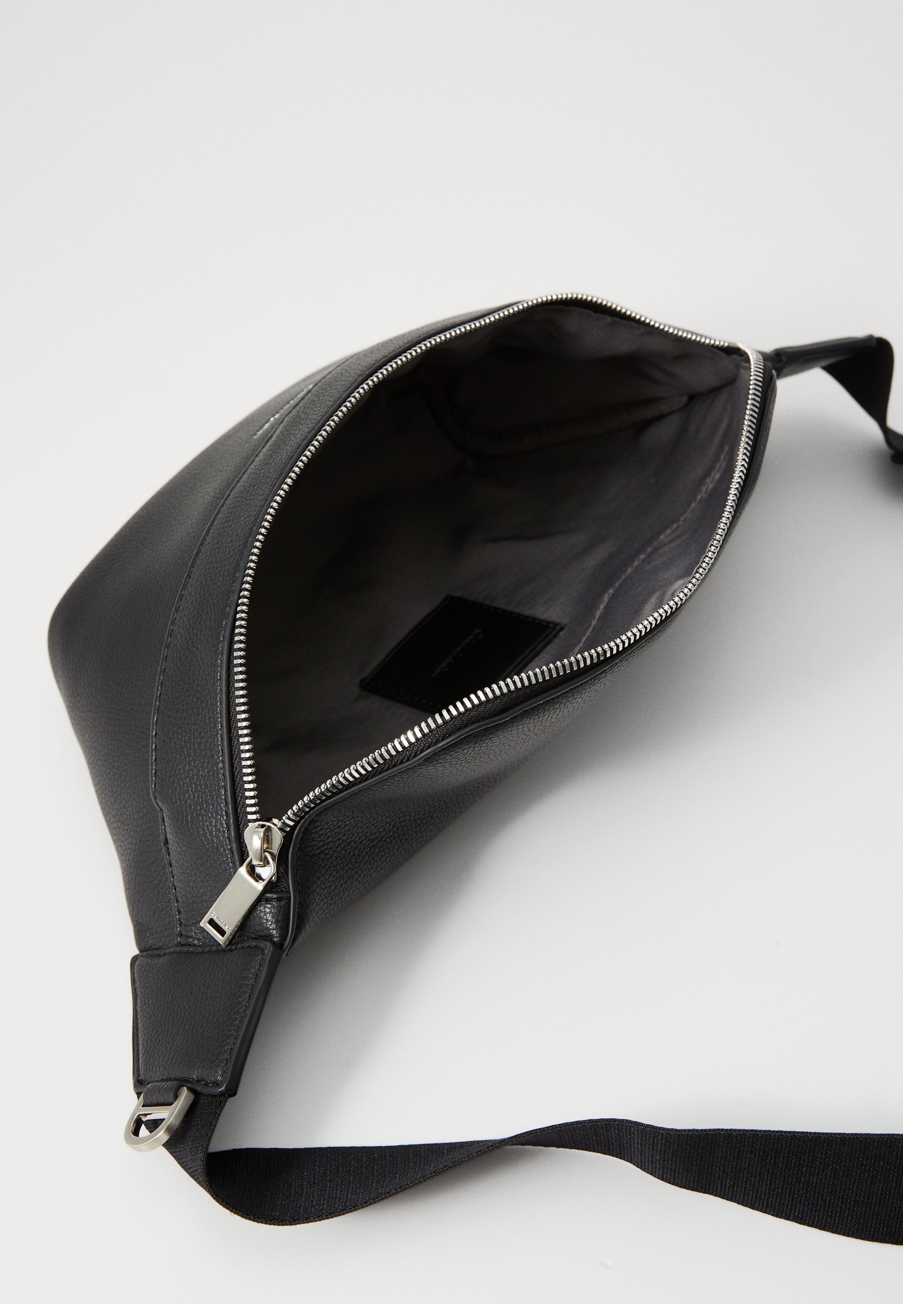 Calvin Klein RAISED WAISTBAG - Ledvinka - black