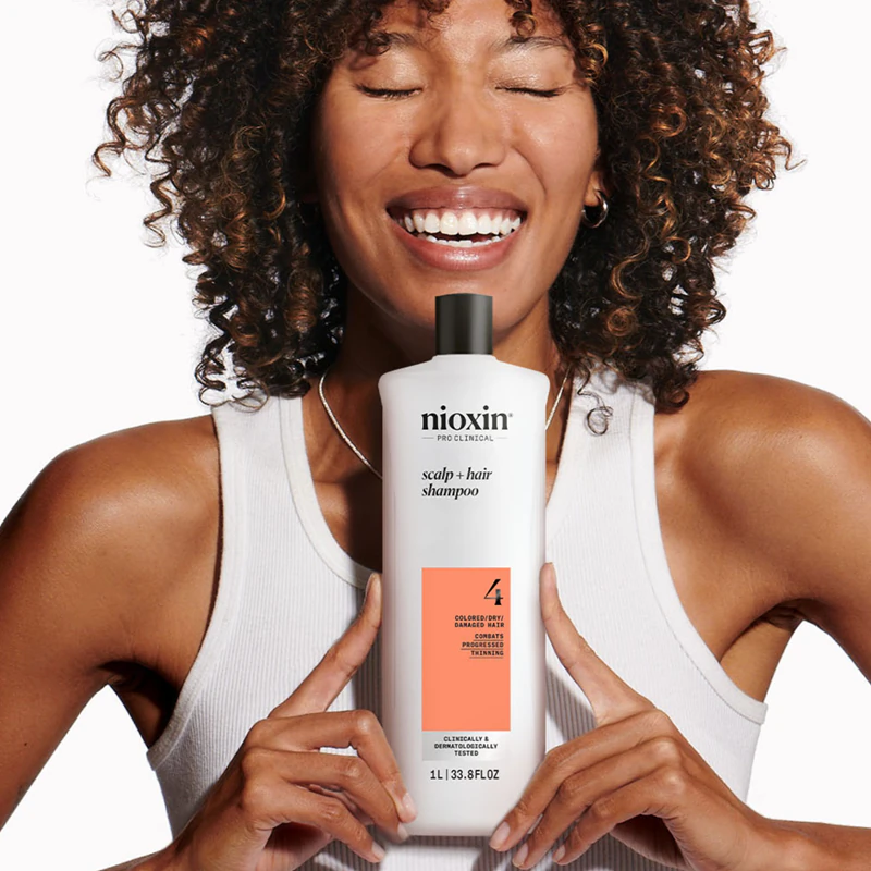 Nioxin System 4 Scalp + Hair Shampoo, een milde shampoo voor gekleurd en beschadigd haar.