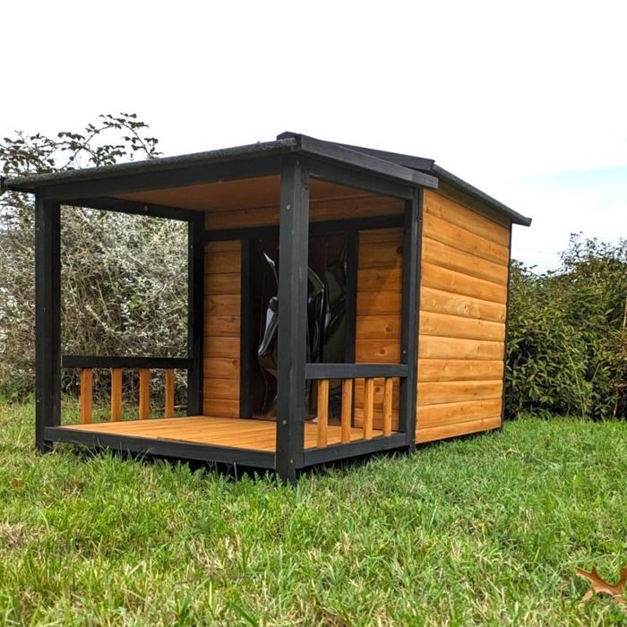 Caseta para perro pastor australiano con techo de tejas y terraza cubierta, tamaño L, madera.
