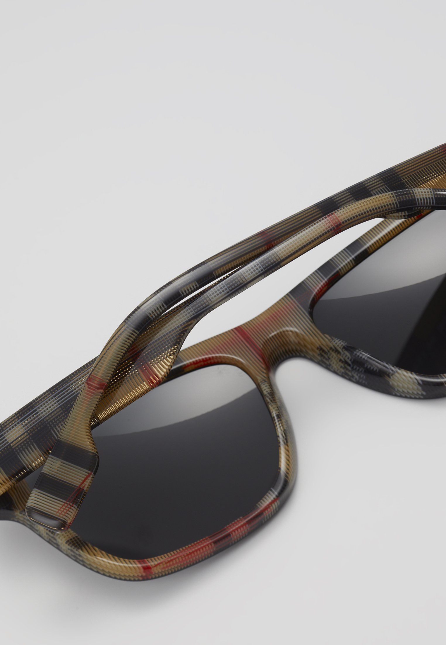 Lunettes de soleil Burberry - noires