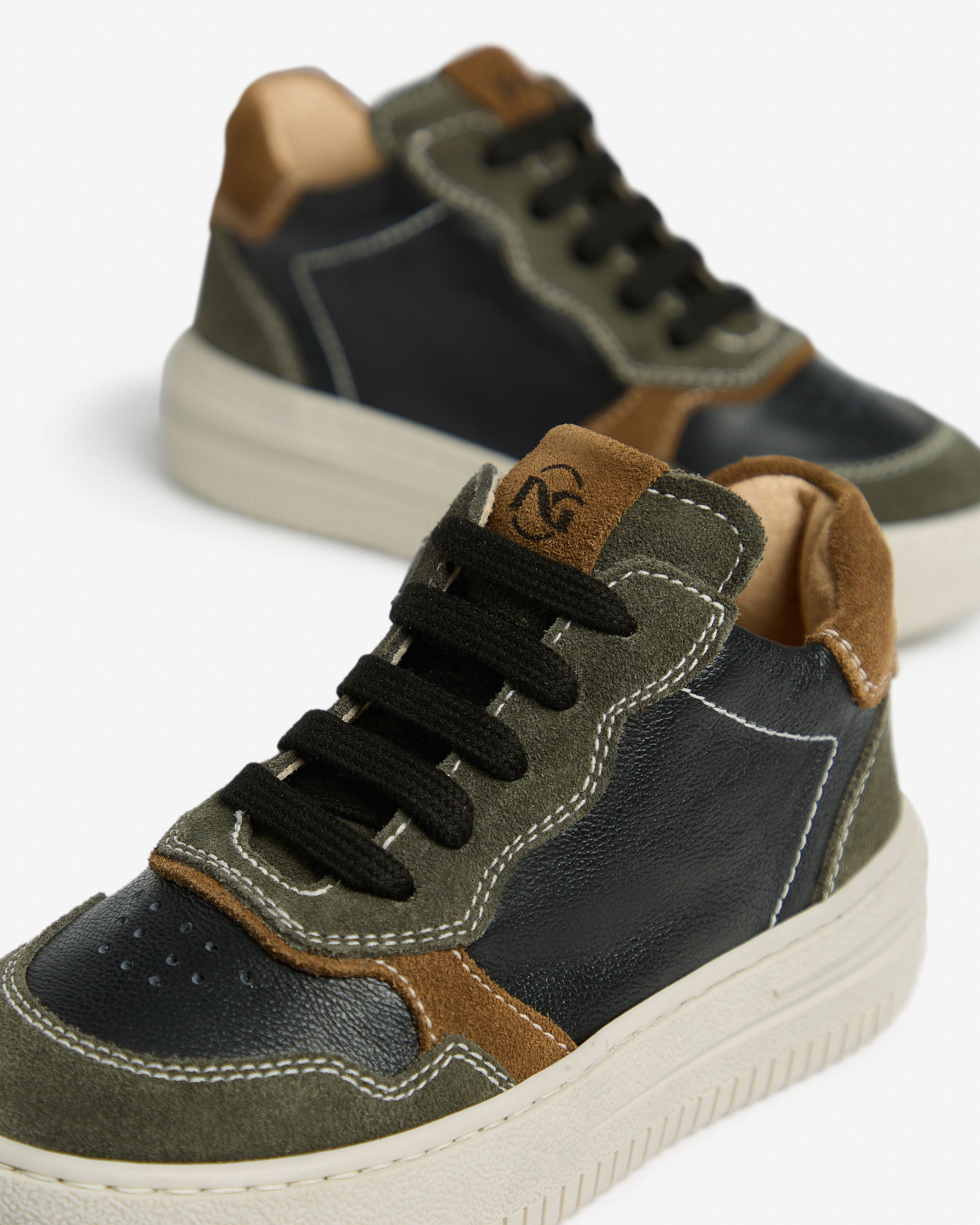  Junior-Sneaker aus Leder und Wildleder für Kinder