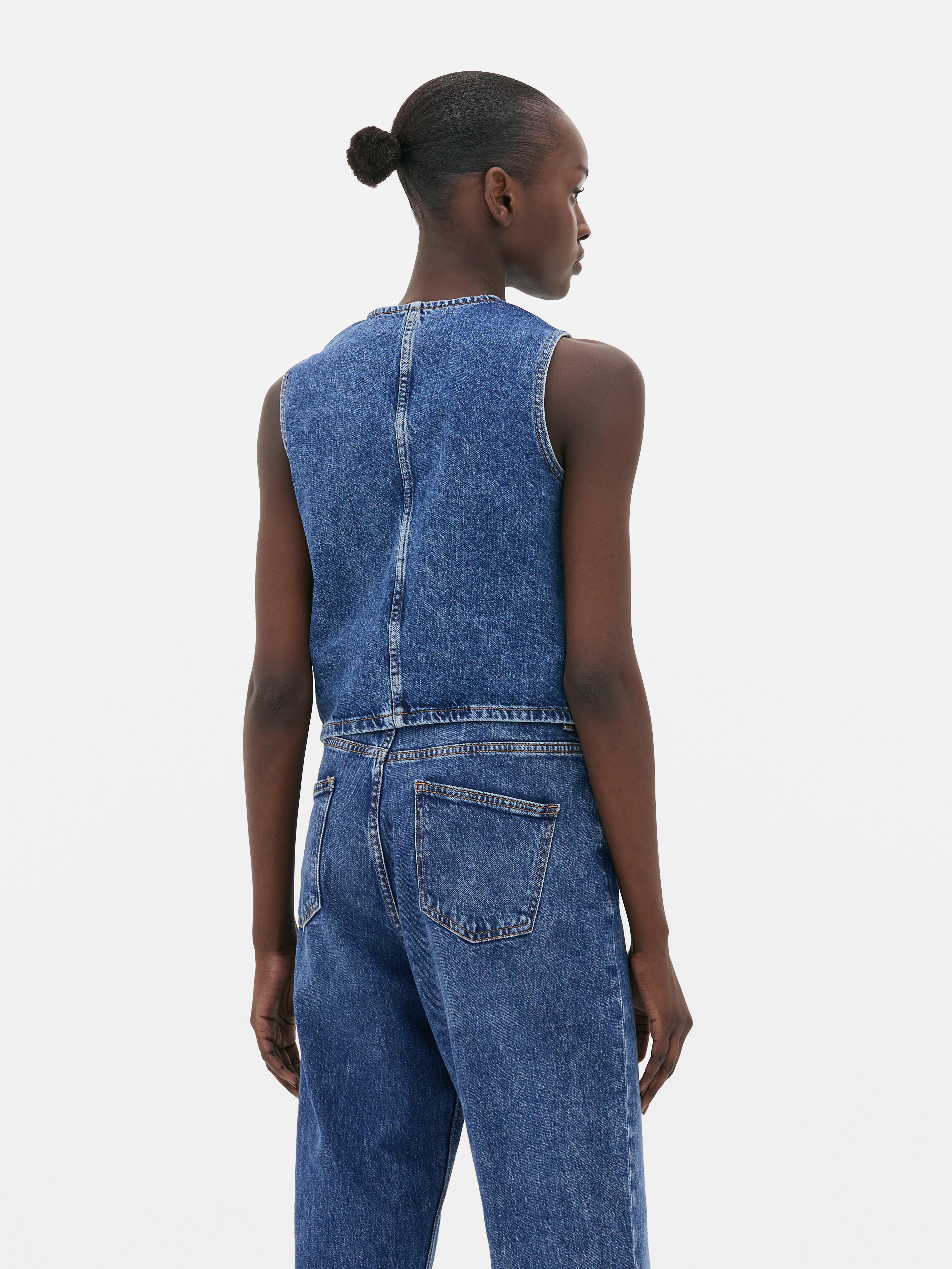Vestă din denim cu nasturi Vestă din denim cu decolteu în V și închidere cu nasturi în față