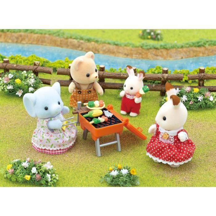 Miniature figurine - SYLVANIAN FAMILIES - The Elephant Girl and her picnic set