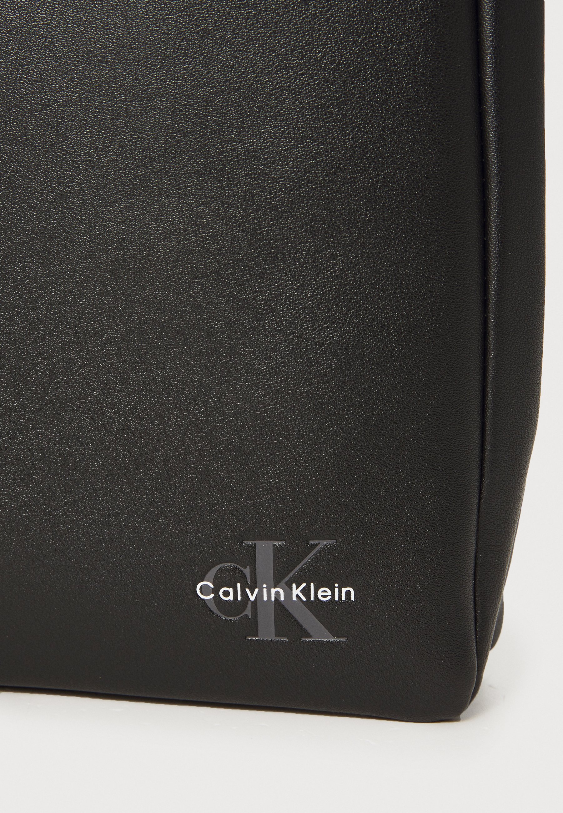 Calvin Klein Jeans MONO LOGO FLAT PACK - Crossbodytas - zwart