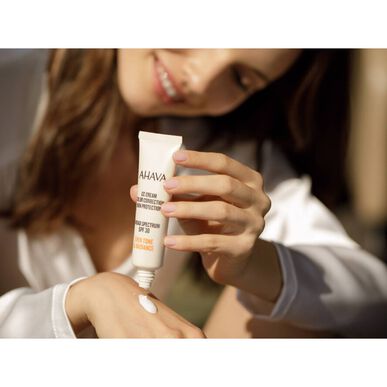 Ahava krema za obraz CC krema za korekcijo barve SPF30 30 ml 30 ml