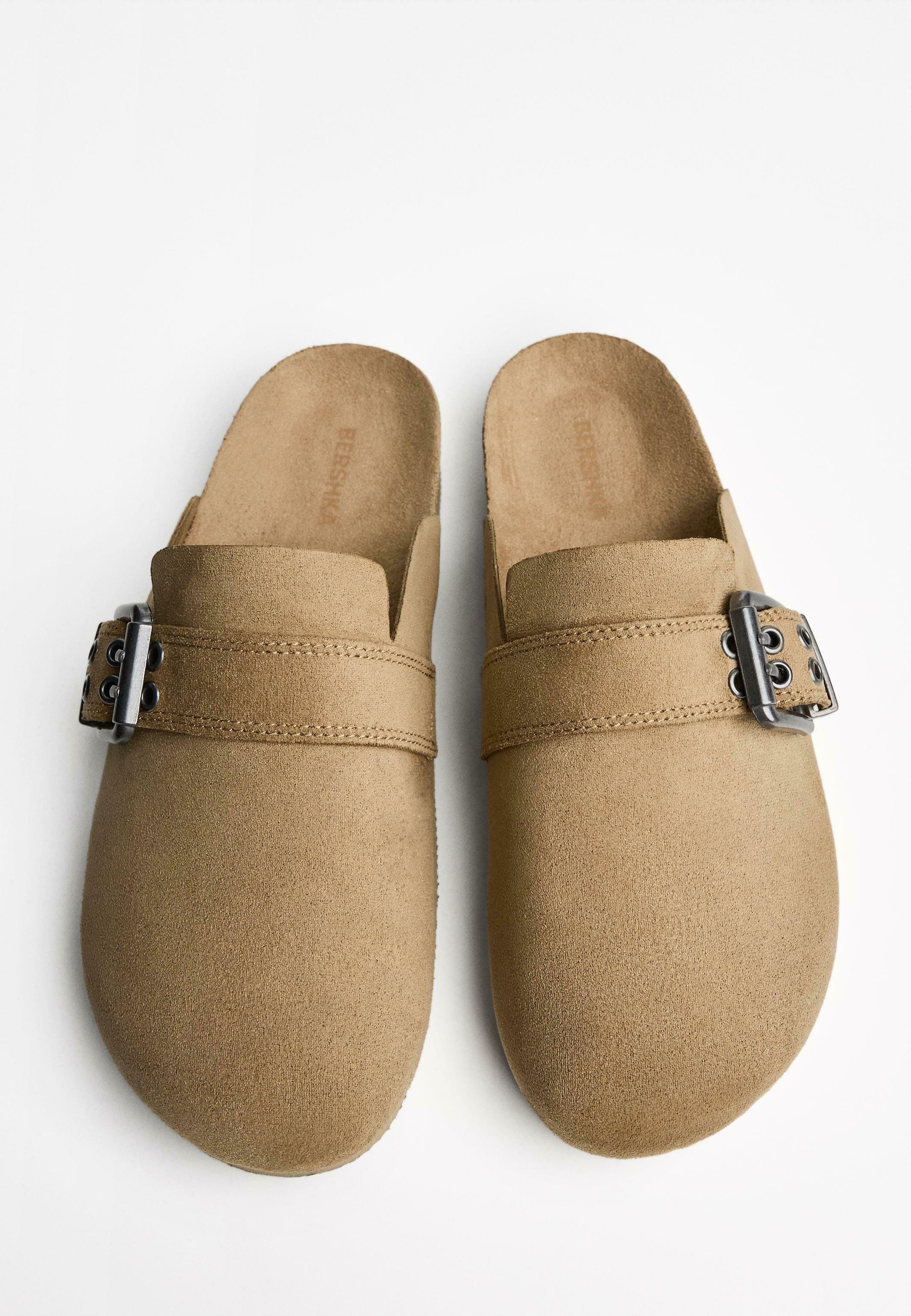 Bershka DETTAGLIO FIBBIA - Zoccoli - sabbia