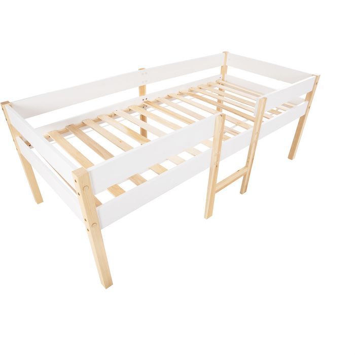 Kinderbed van gemiddelde hoogte, 90x190 cm, van massief wit grenen en eikenhout met valbeveiliging.