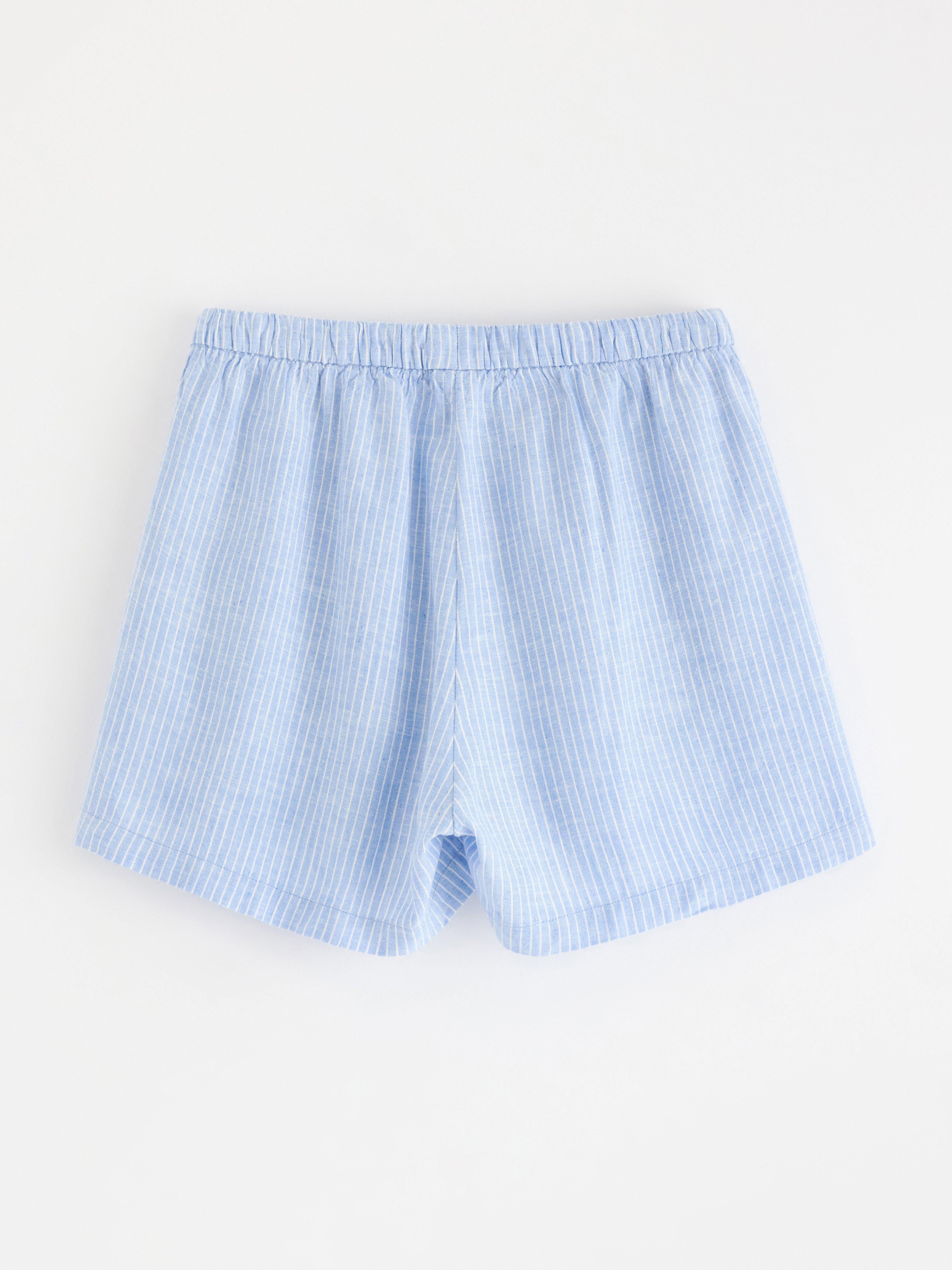 Pantalones cortos de lino azul claro empolvado