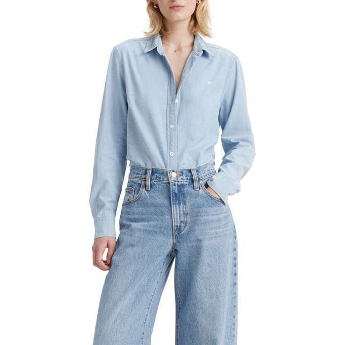 Blusa lisa de mezclilla de algodón azul cielo con corte recto y logo bordado.