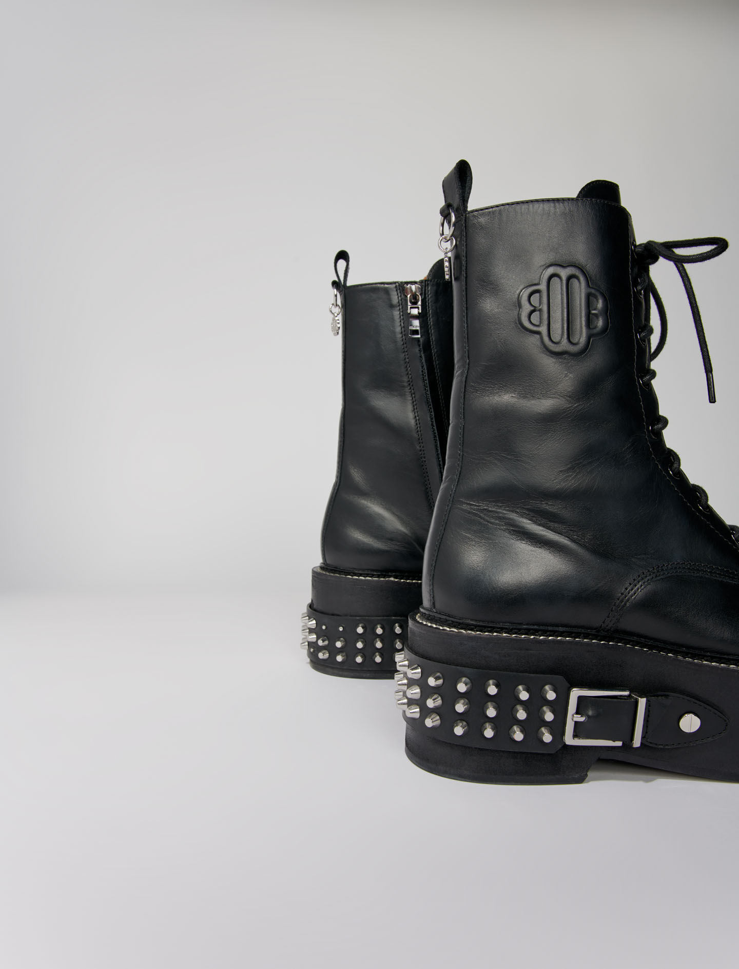 Botas ranger con yksityiskohtia punk-negro