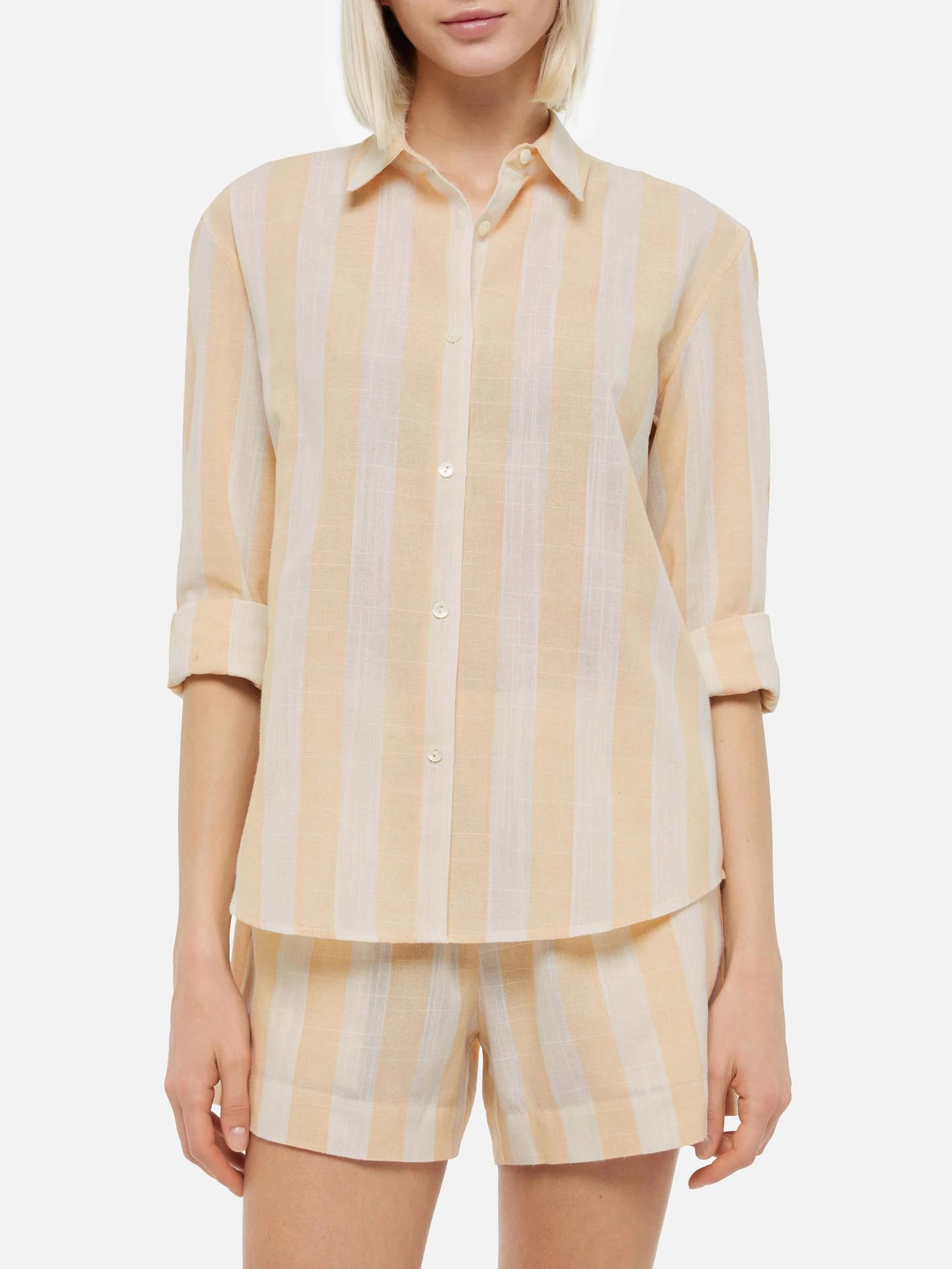 Klassieke Meredith linnen blouse met beige streepmotief.