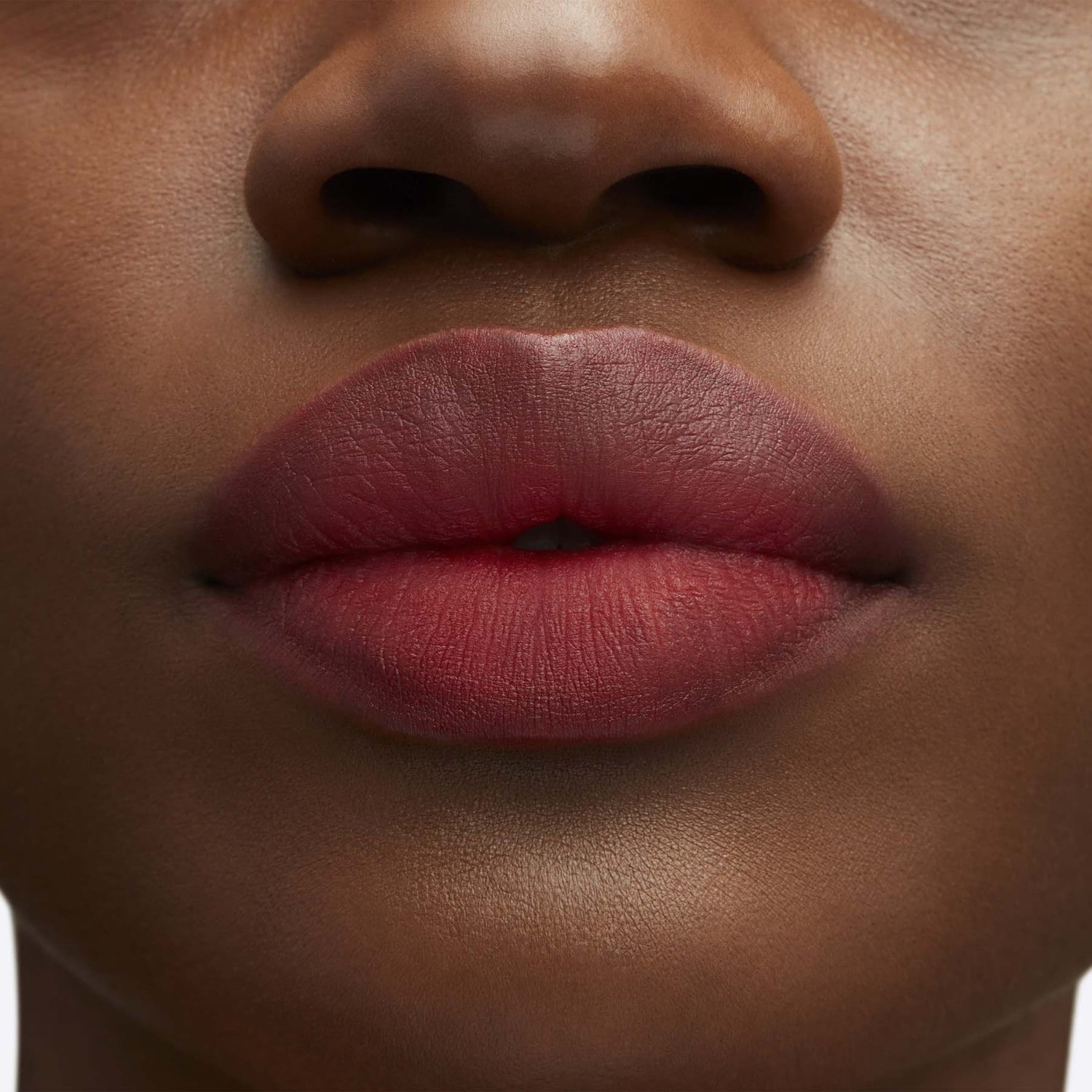 Lápiz labial MAC Ruby's Crew Powder Kiss - 3 g
