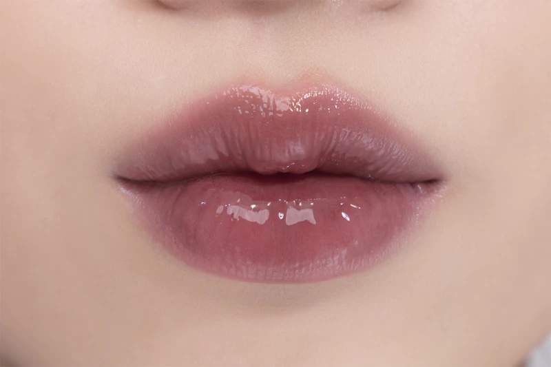 „rom&nd Juicy Lasting“ itin pigmentuotas lūpų blizgis