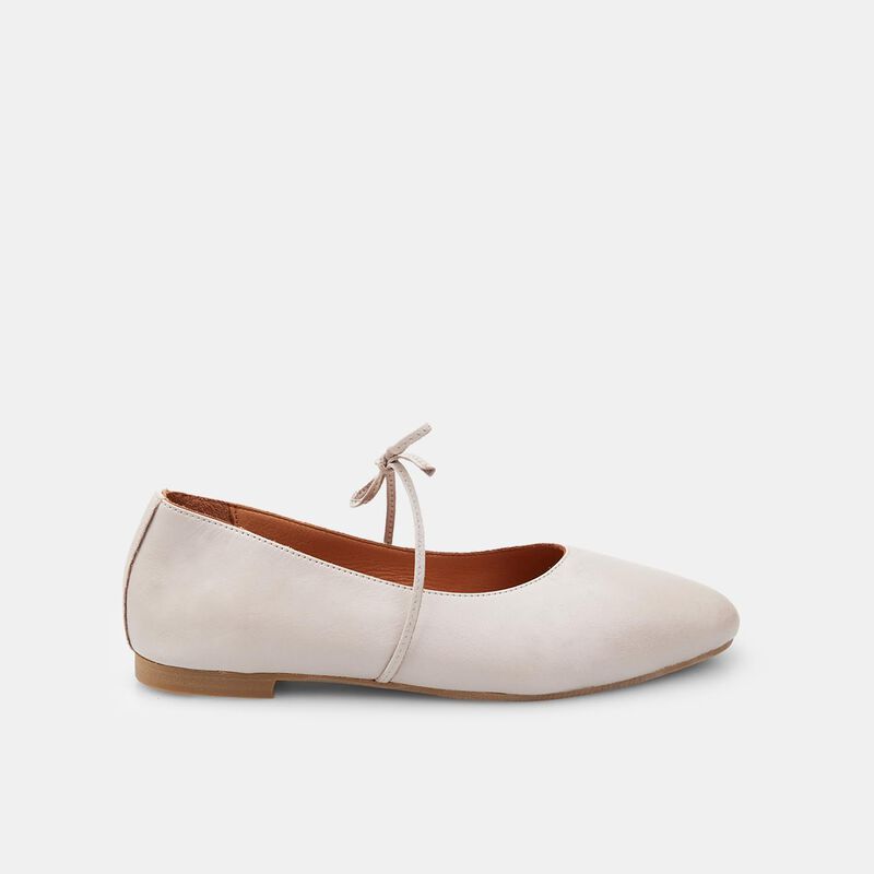 Bata damballerinor i läder med rosett