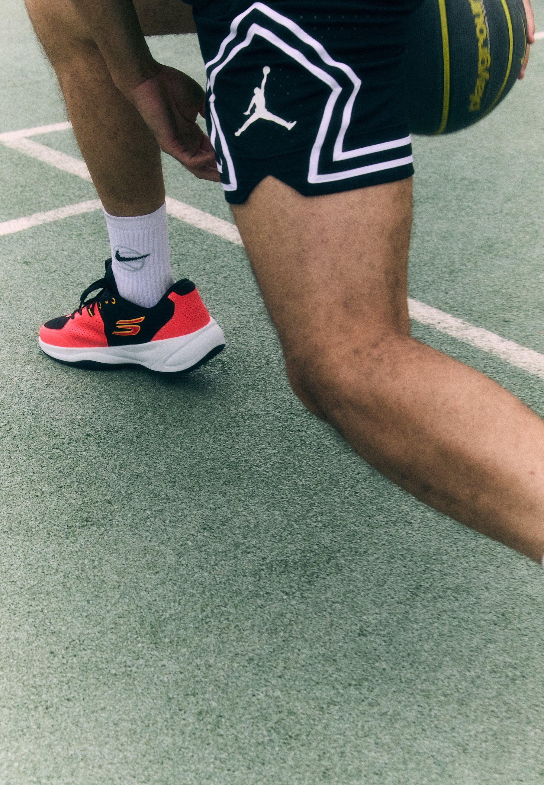 Skechers Performance SKX LEAGUE - Chaussures de basketball - corail/noir