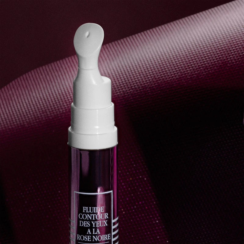 fluido para contorno dos olhos Black Rose da Sisley é um fluido iluminador e antirrugas para a área dos olhos com efeito revitalizante.