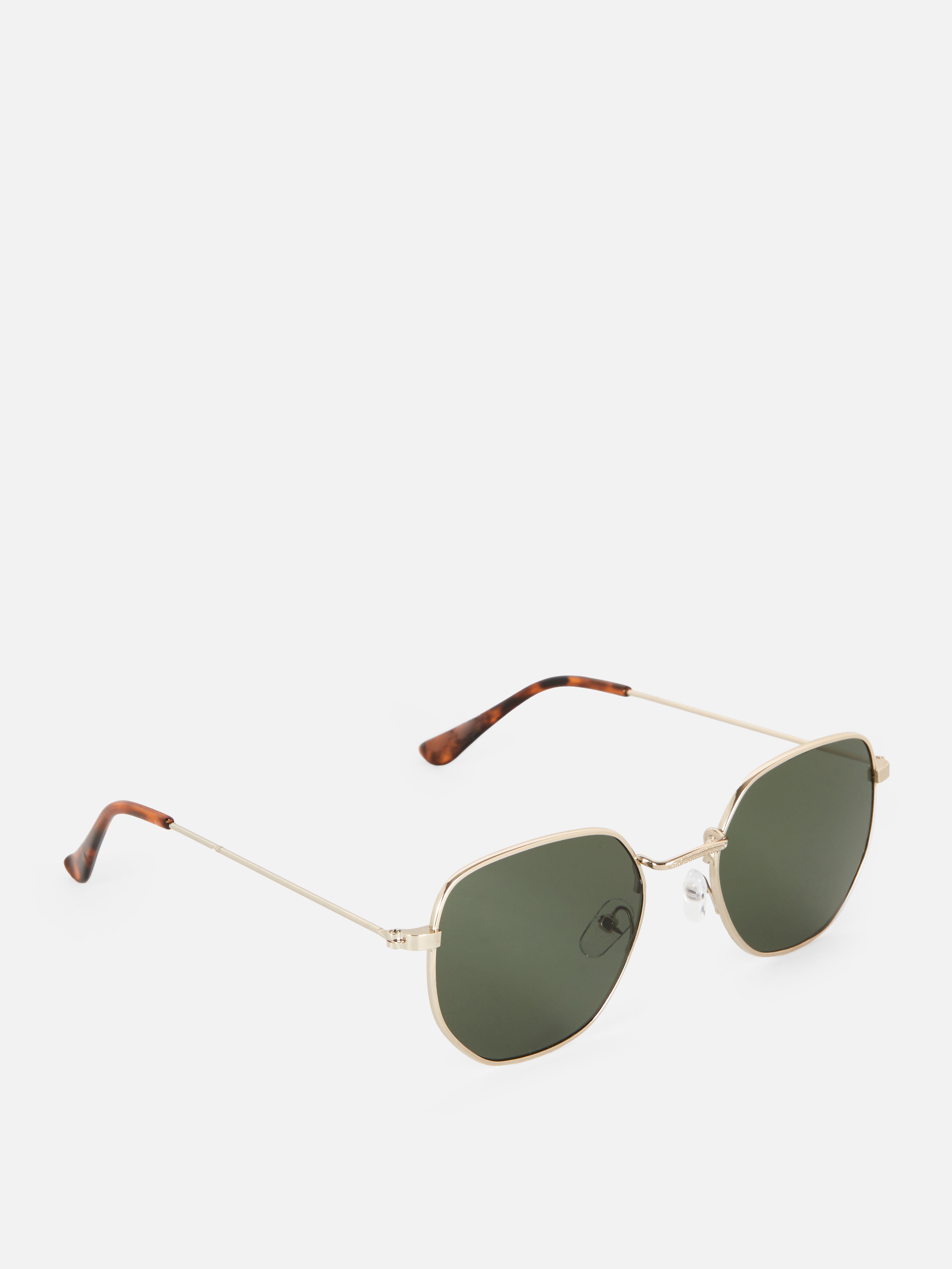 Ochelari de soare hexagonali metalici. Creează o notă de stil cu acești ochelari de soare geometrici.