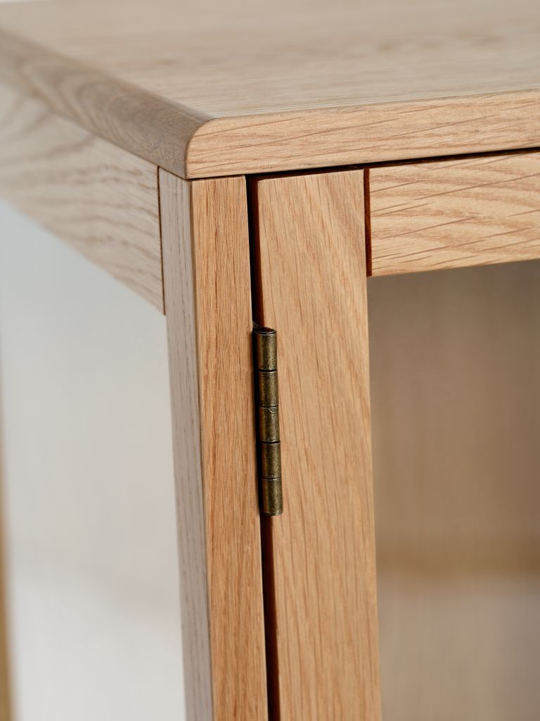 VESTERBY Vitrina VESTERBY visoka, 2 vrata, prirodni hrast