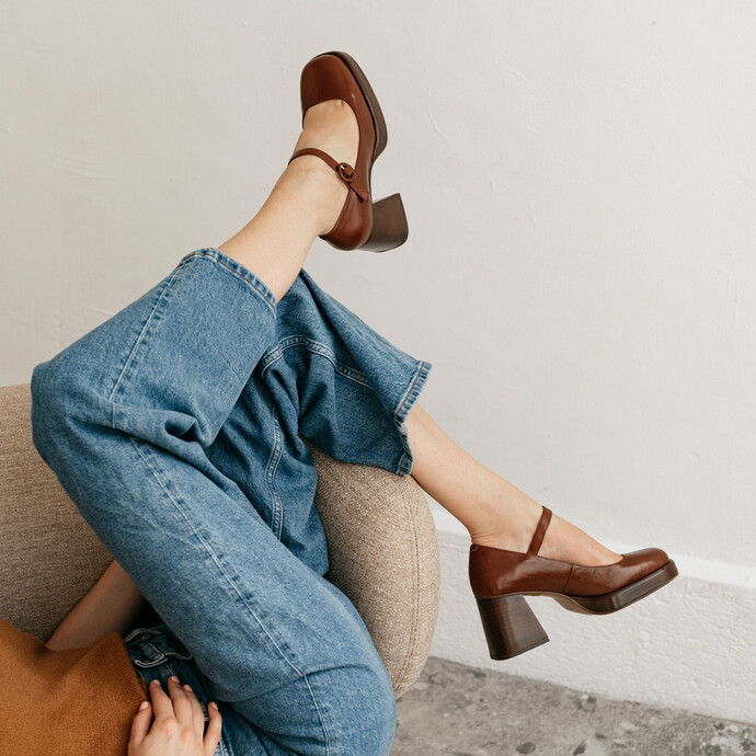 Babies à talon et plateforme  en cuir vieilli marron
