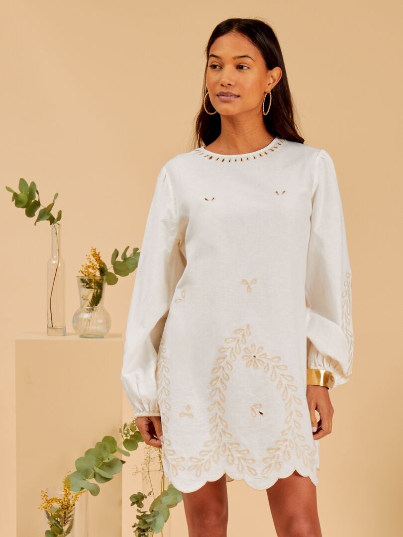 Vestido com bordado - BEGE