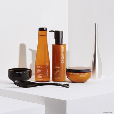 Shu Uemura Urban Moisture Treatment Ravitseva Naamio Paksuille Ja Kuiville Hiuksille 200 ml
