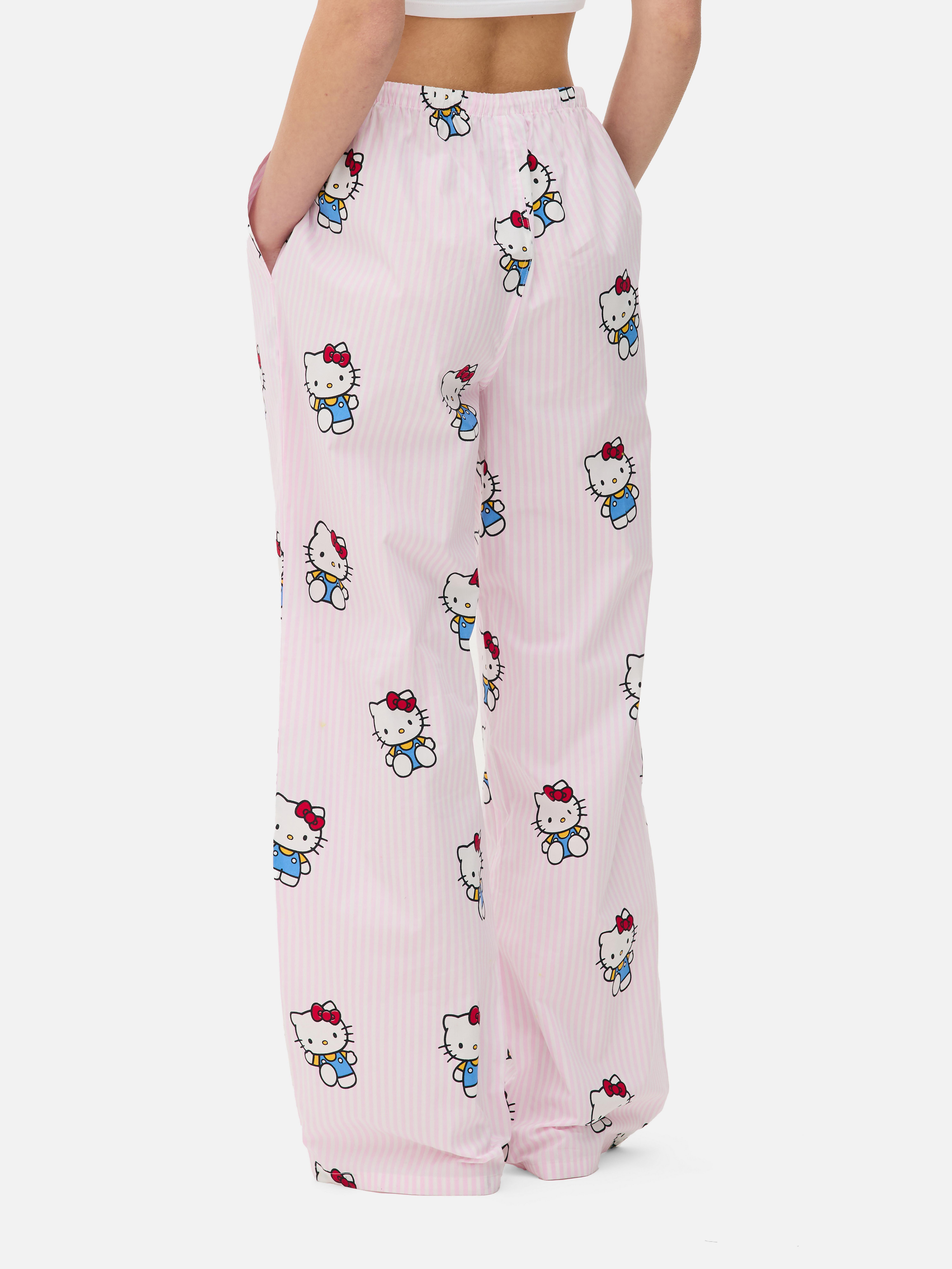 Pantaloni de pijama Hello Kitty și prietenii. Pantaloni de pijama cu șnur, buzunare laterale și personaje Hello Kitty.