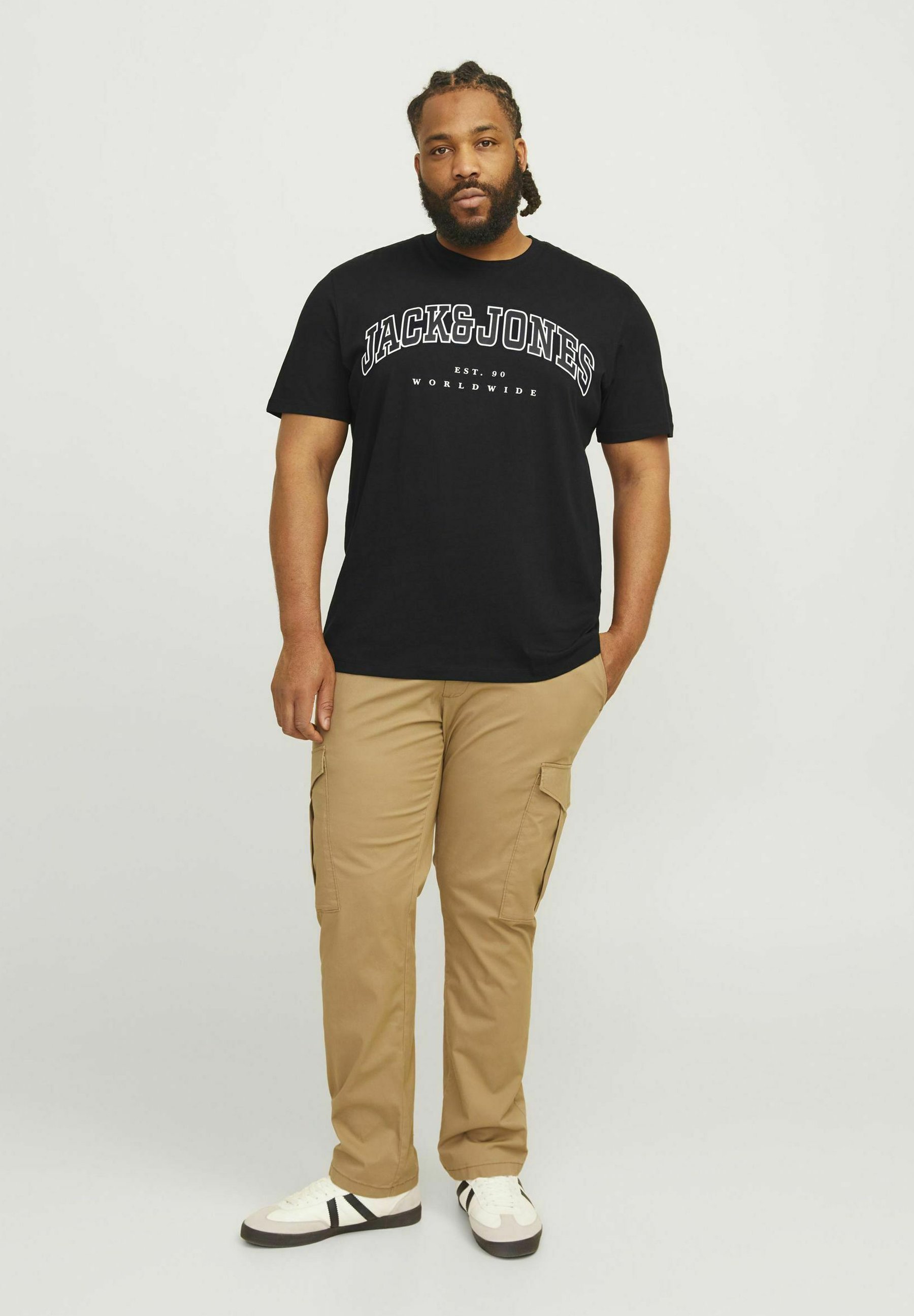 Jack & Jones JJECALEB Varsity-T-Shirt mit Rundhalsausschnitt – bedrucktes T-Shirt – schwarz