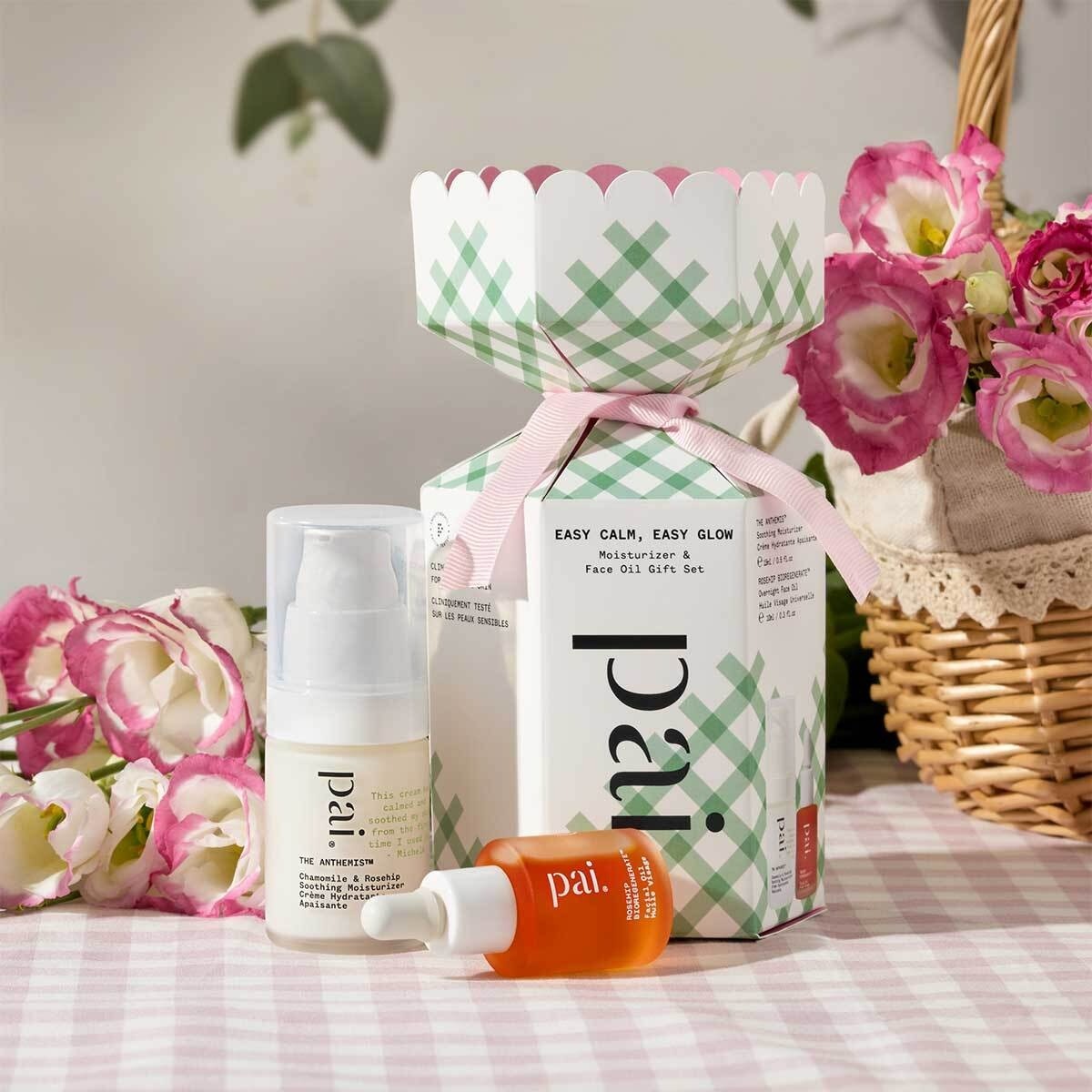 Sada na starostlivosť o tvár Pai Skincare „Easy Calm, Easy Glow“ – darčeková sada s hydratačným krémom a pleťovým olejom – 1 kus