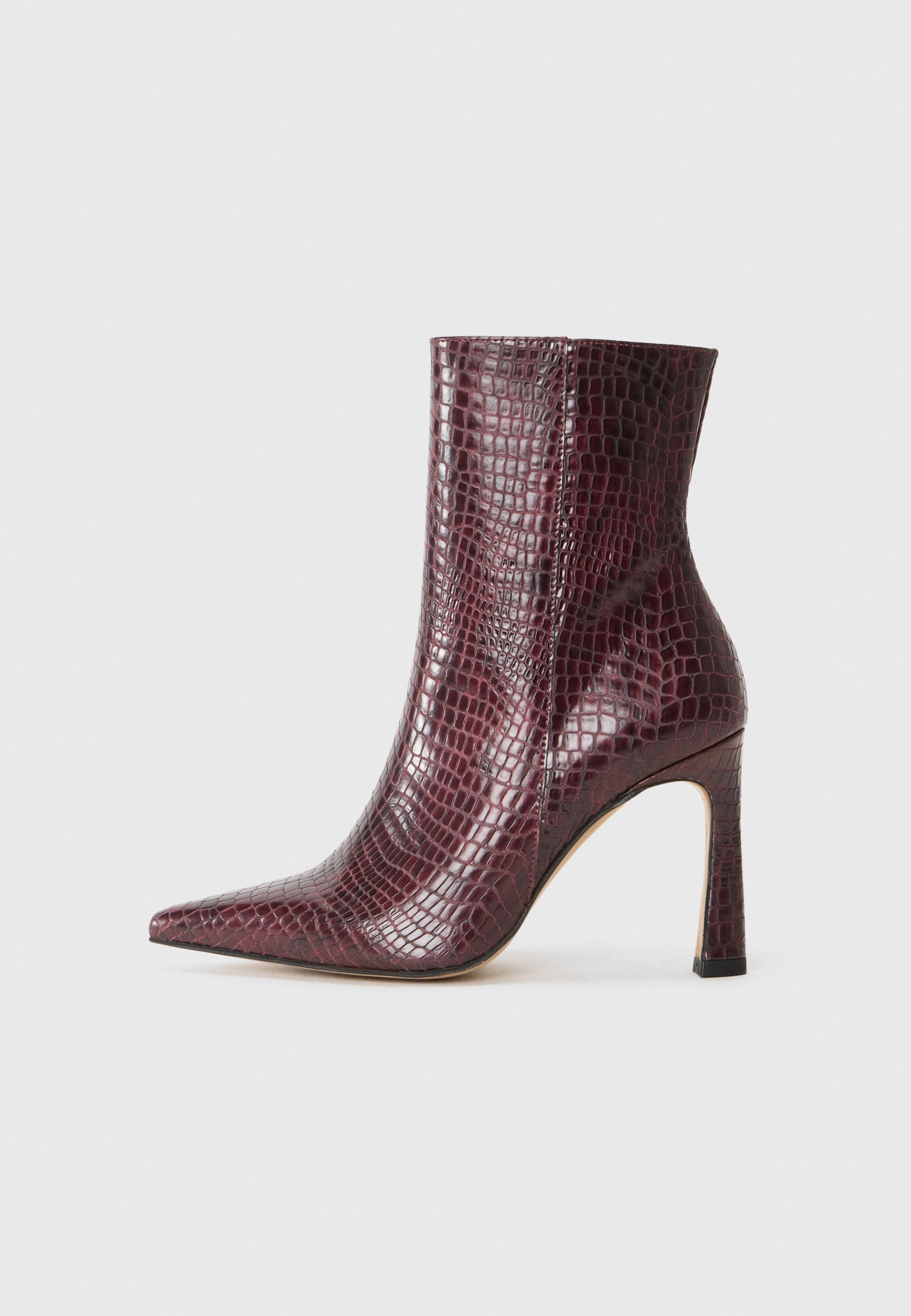 ÁNGEL ALARCÓN Bottines à talons hauts - vin