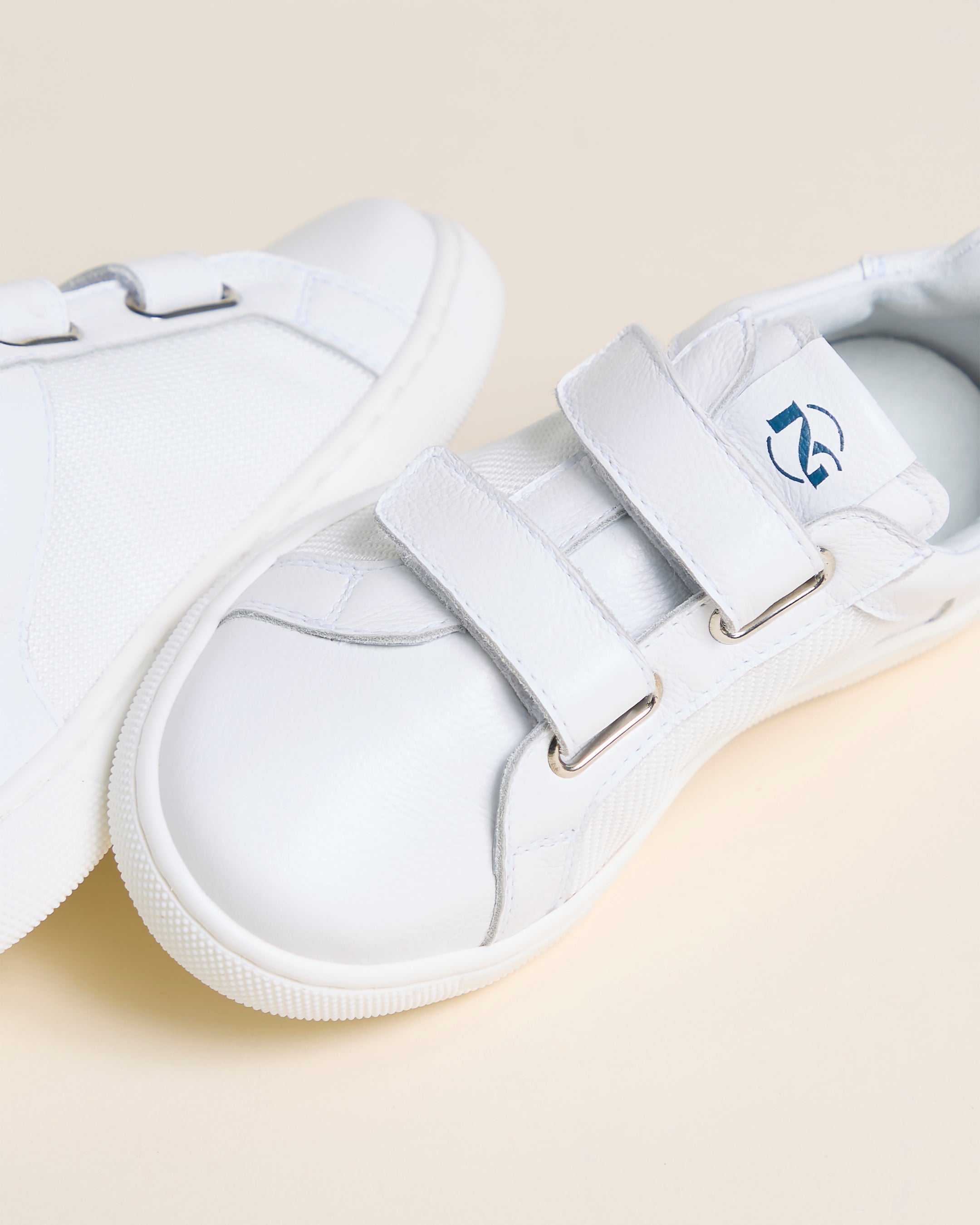  Junior-Sneaker für Kinder aus Funktionsmaterial und Leder
