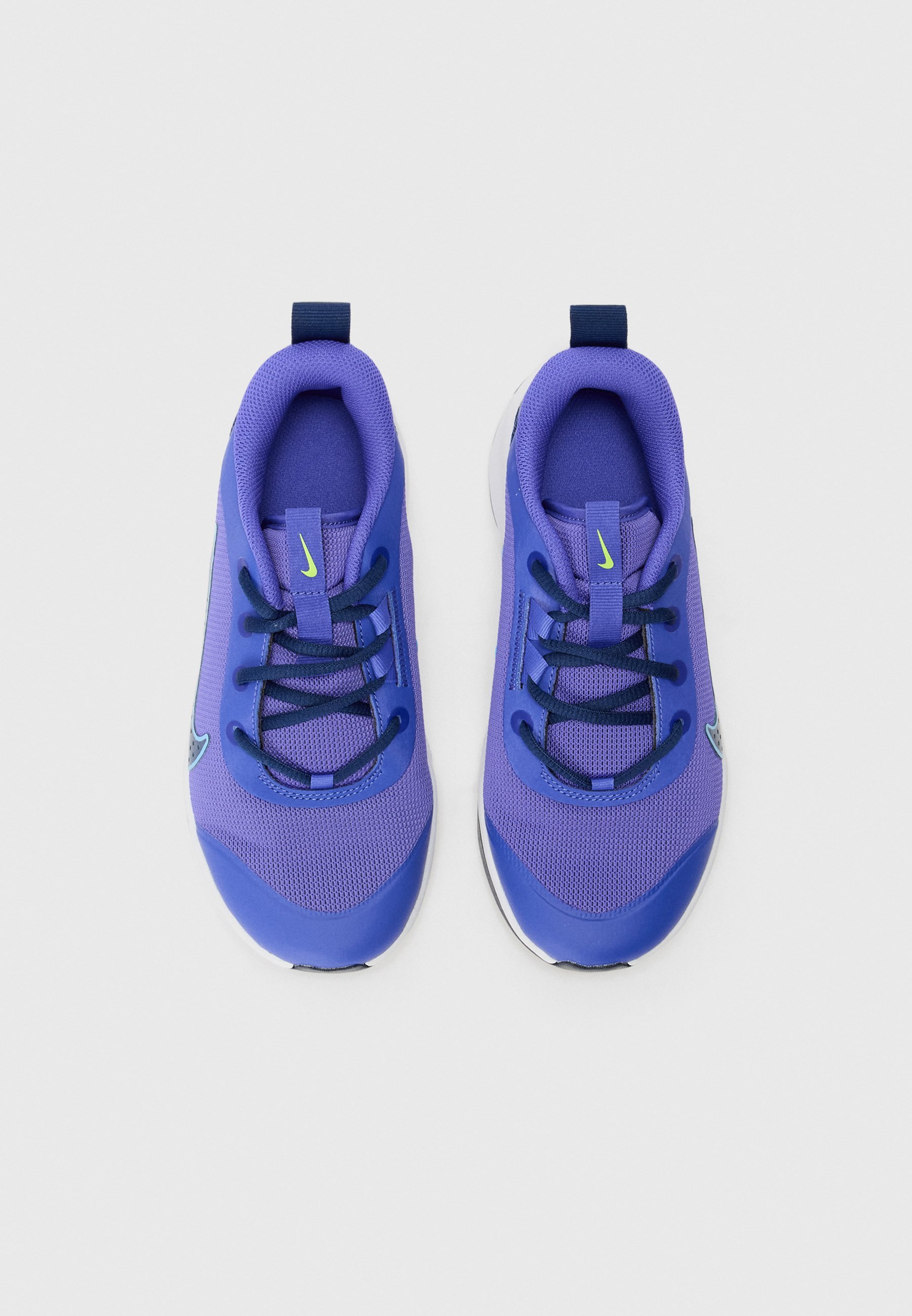 Nike Performance OMNI MULTI COURT UNISEXE - Chaussure d'entraînement - violet persan/bleu universel/bleu vide/volt