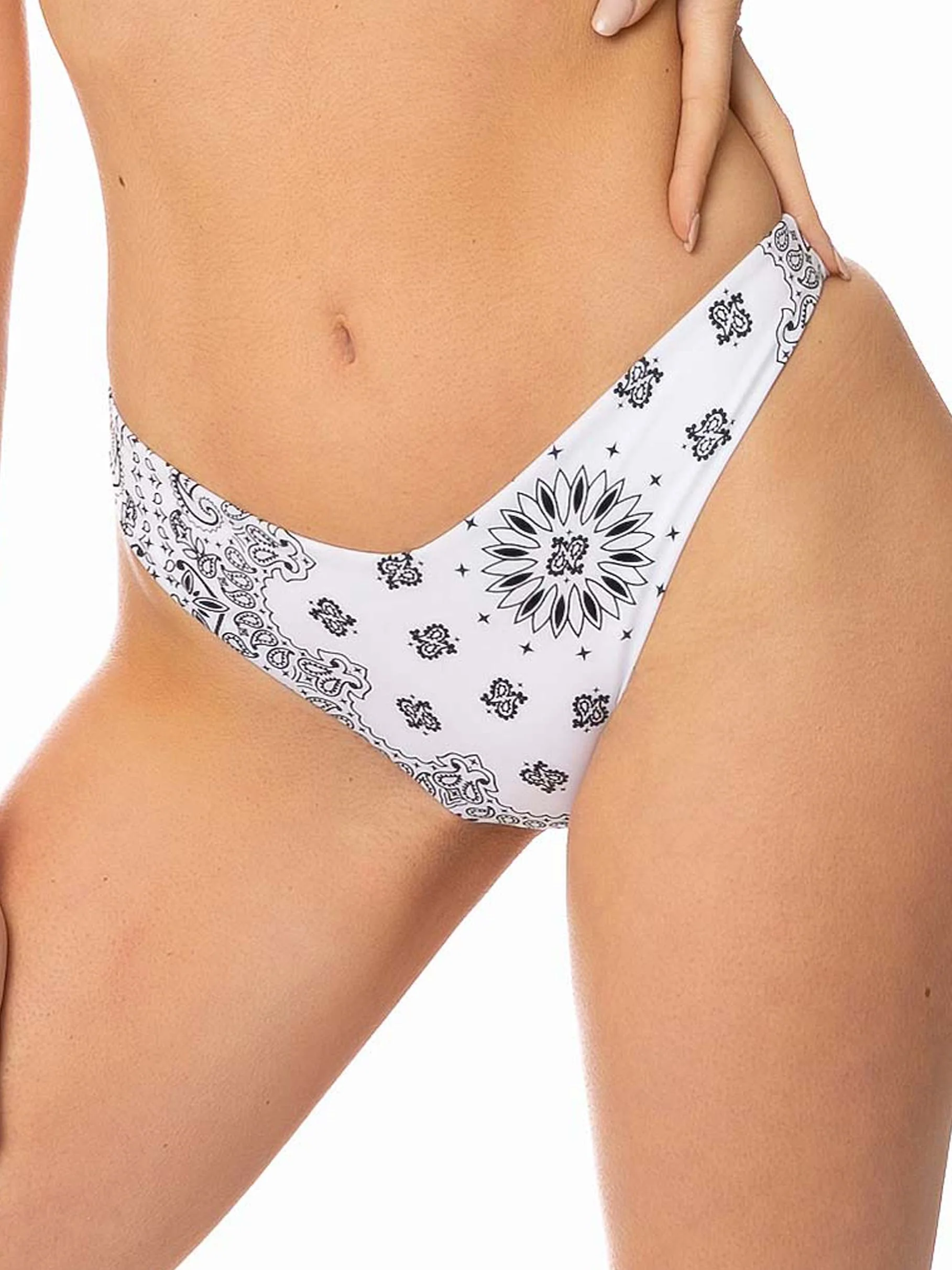 Culotte de bain taille haute pour femme avec imprimé bandana