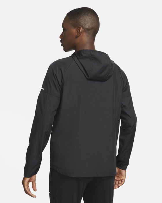Nike Miler – Chaqueta de running negra para hombre, repelente al agua, con capucha, de poliéster reciclado.