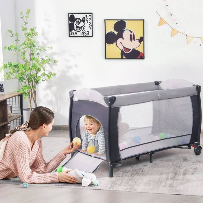 Lit Parapluie Bébé DREAMADE Pliable avec Moustiquaire, Rangements Latéraux, Jouets Suspendus, Musique, Roulettes avec Freins, Gris