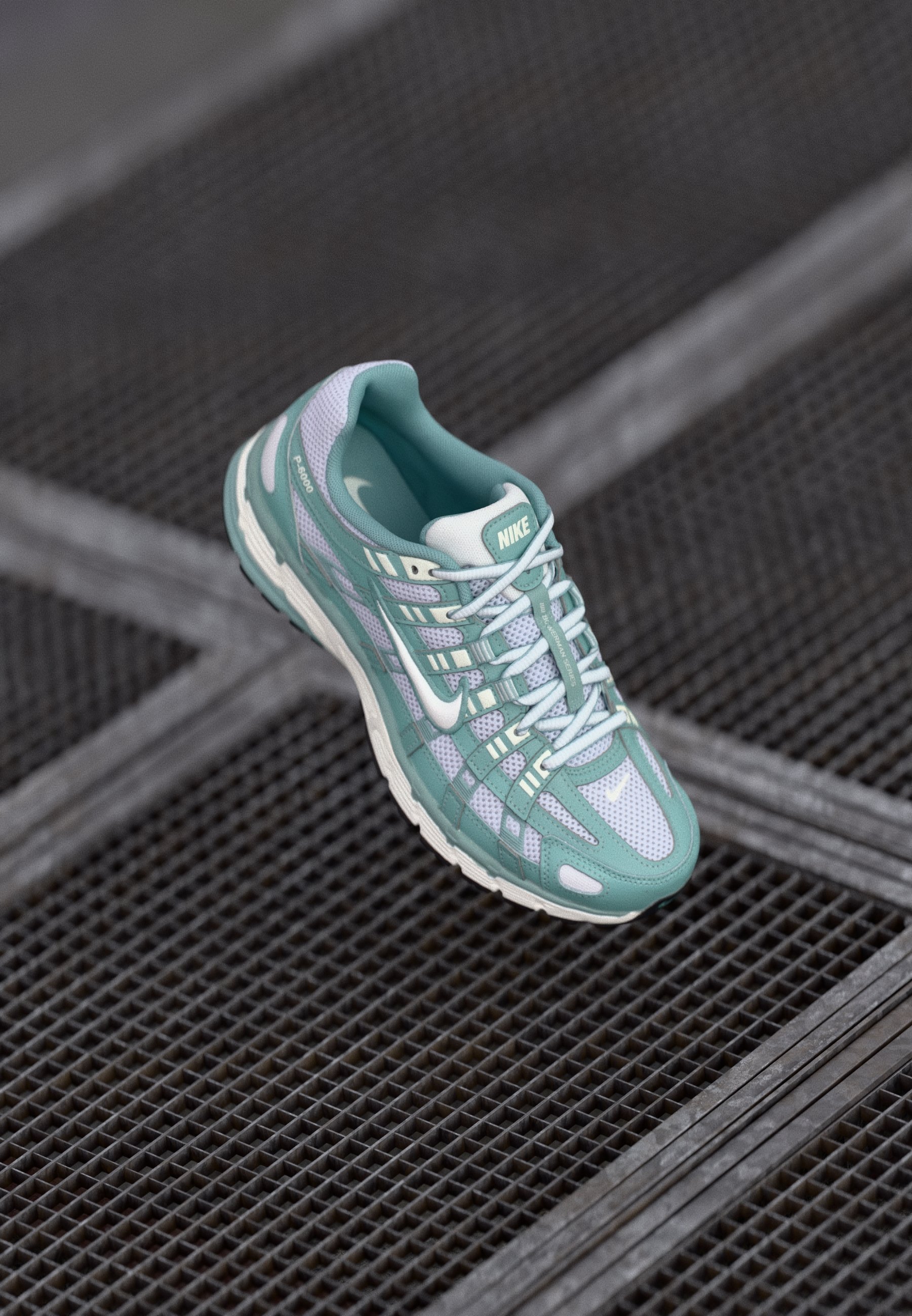 Nike Sportswear P 6000 - Matalavartiset tennarit - black/metallic silver/black/blackNike